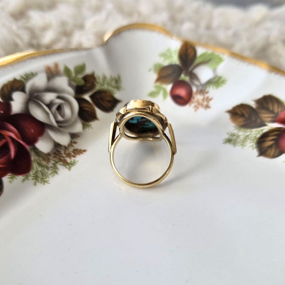 Vintage 14k gold statement ring with turquoise