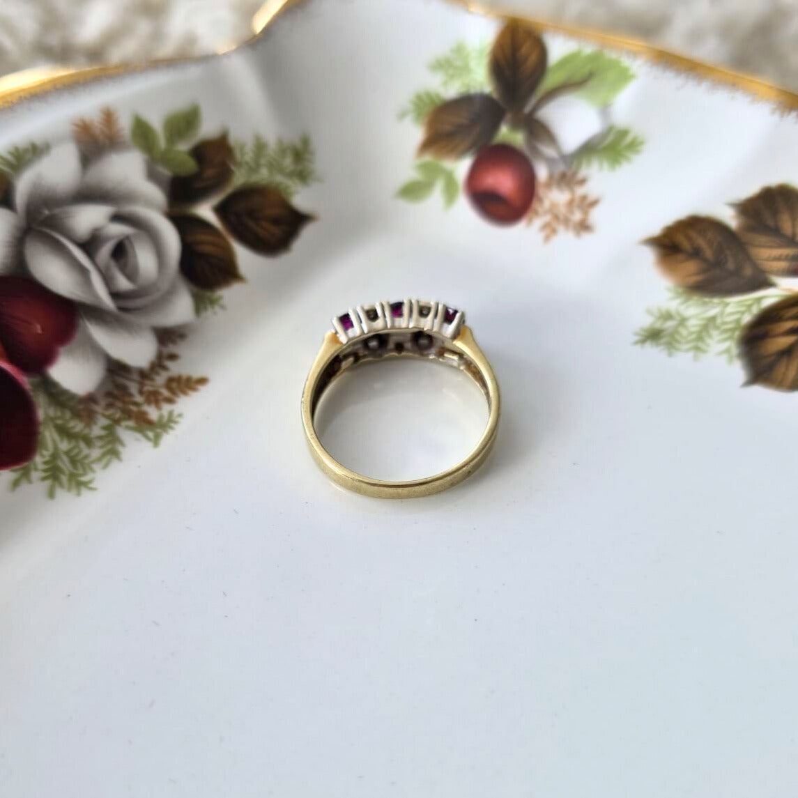 Vintage 14k gold ring with garnet and diamond
