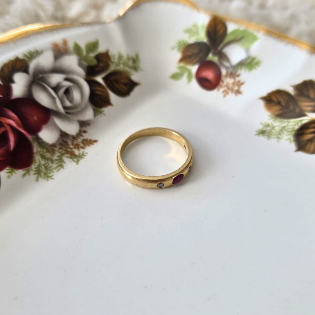 Vintage 18k gold ring with ruby and diamond