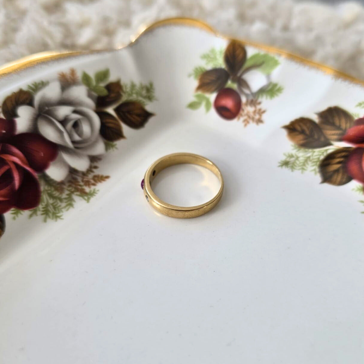 Vintage 18k gold ring with ruby and diamond