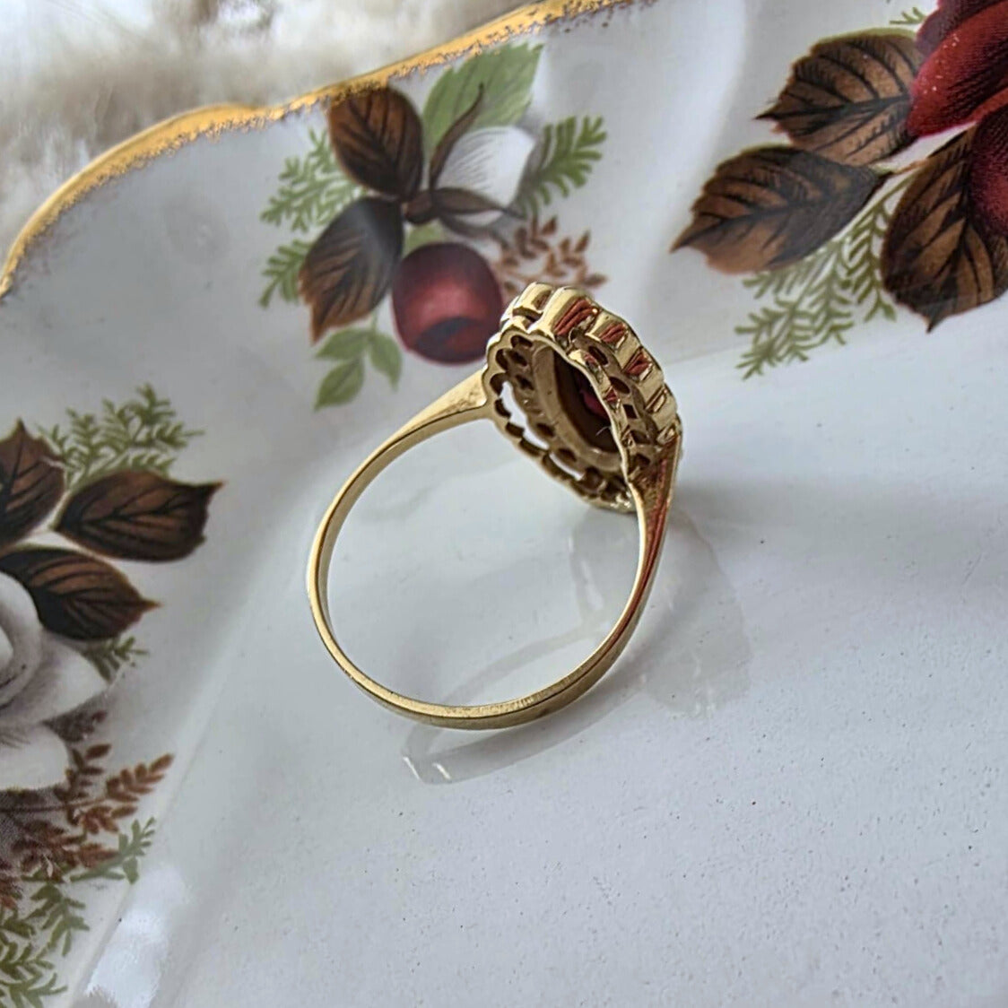 Vintage 8k ring met granaat