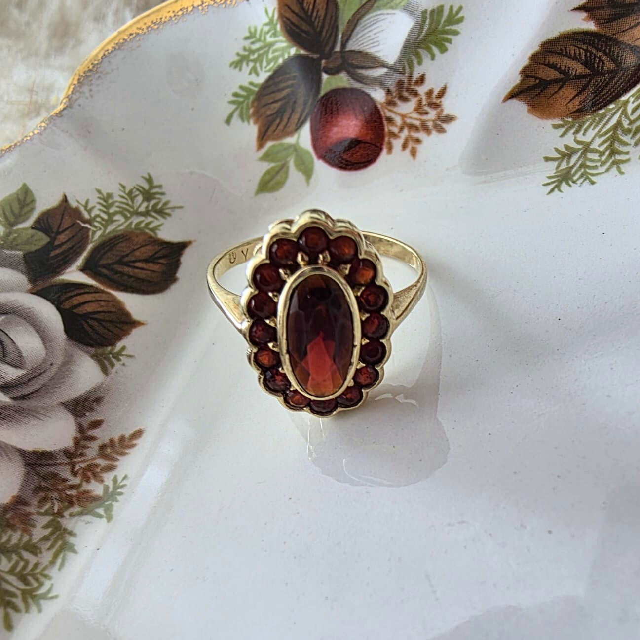 Vintage 8k ring met granaat