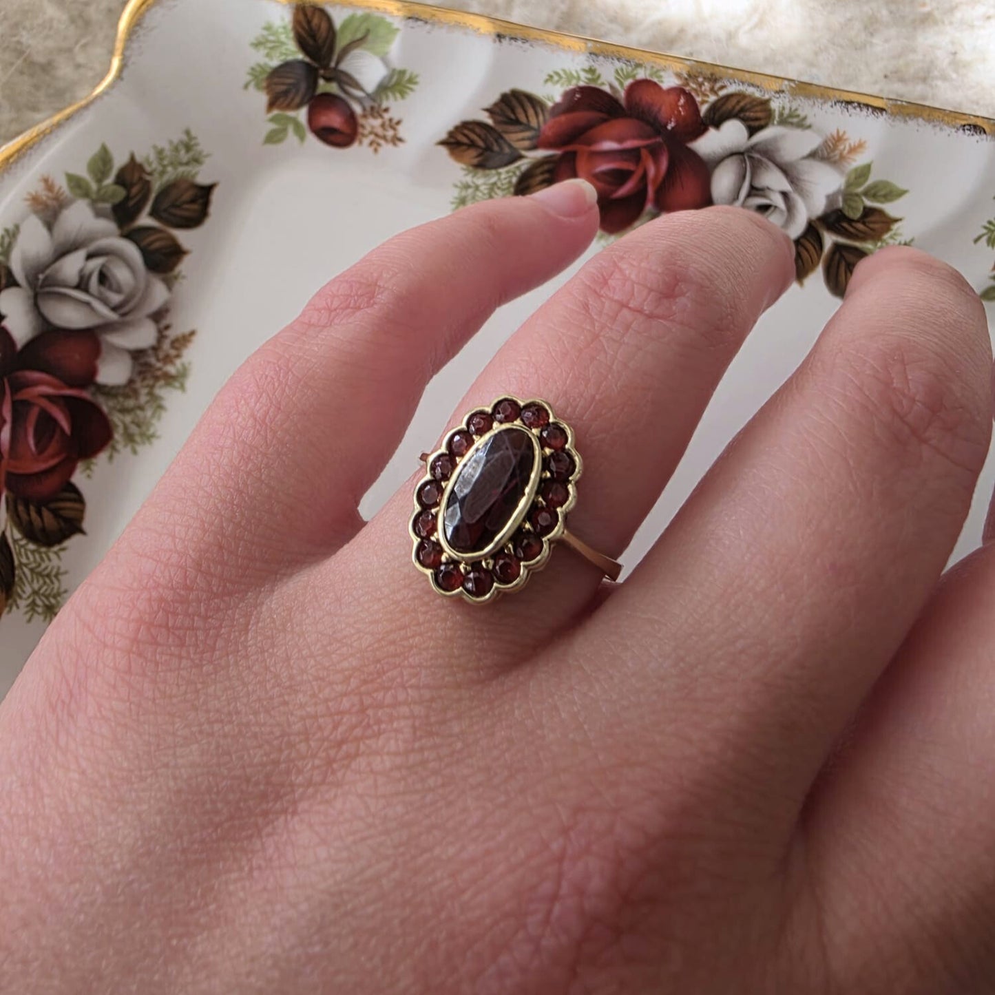 Vintage 8k ring met granaat