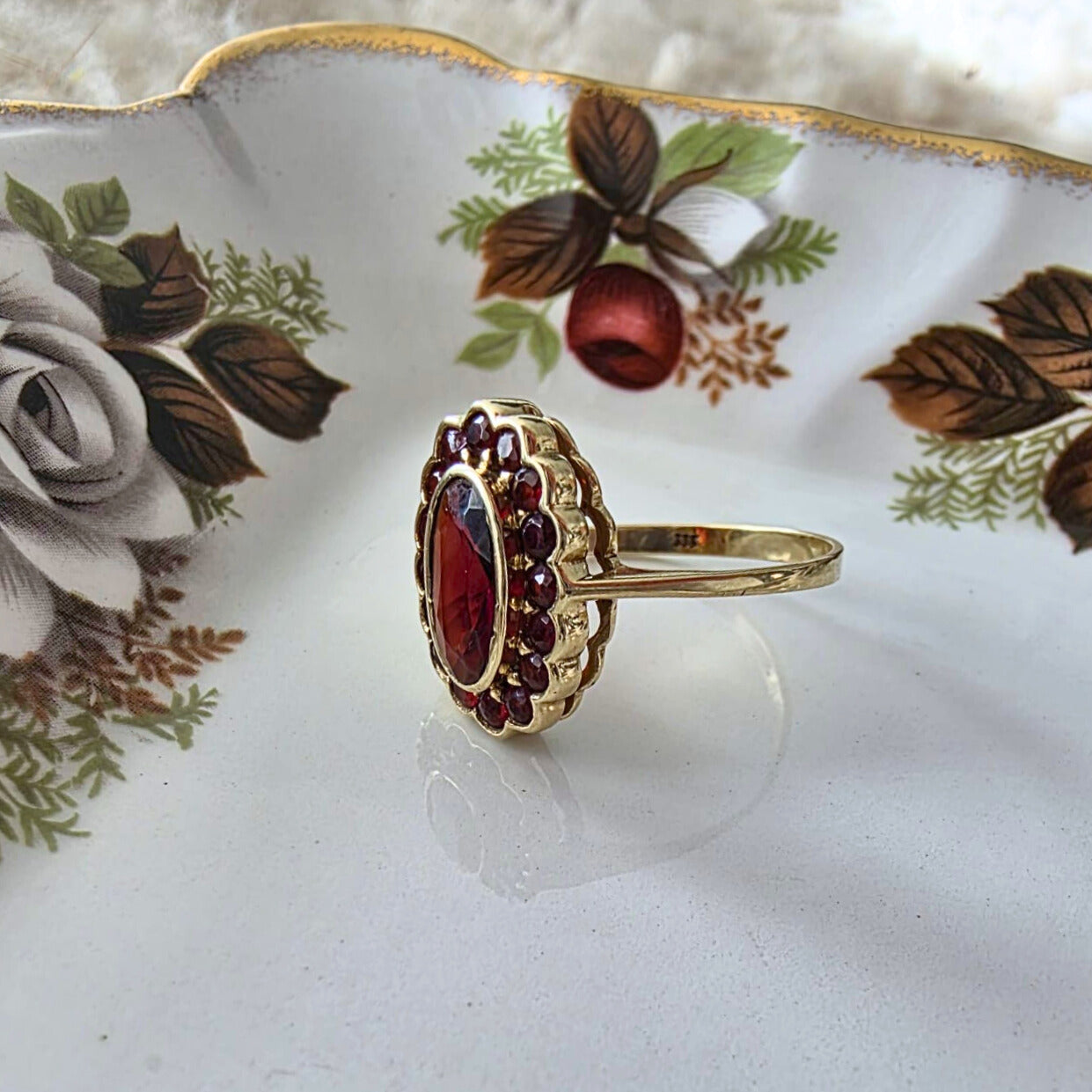 Vintage 8k ring met granaat
