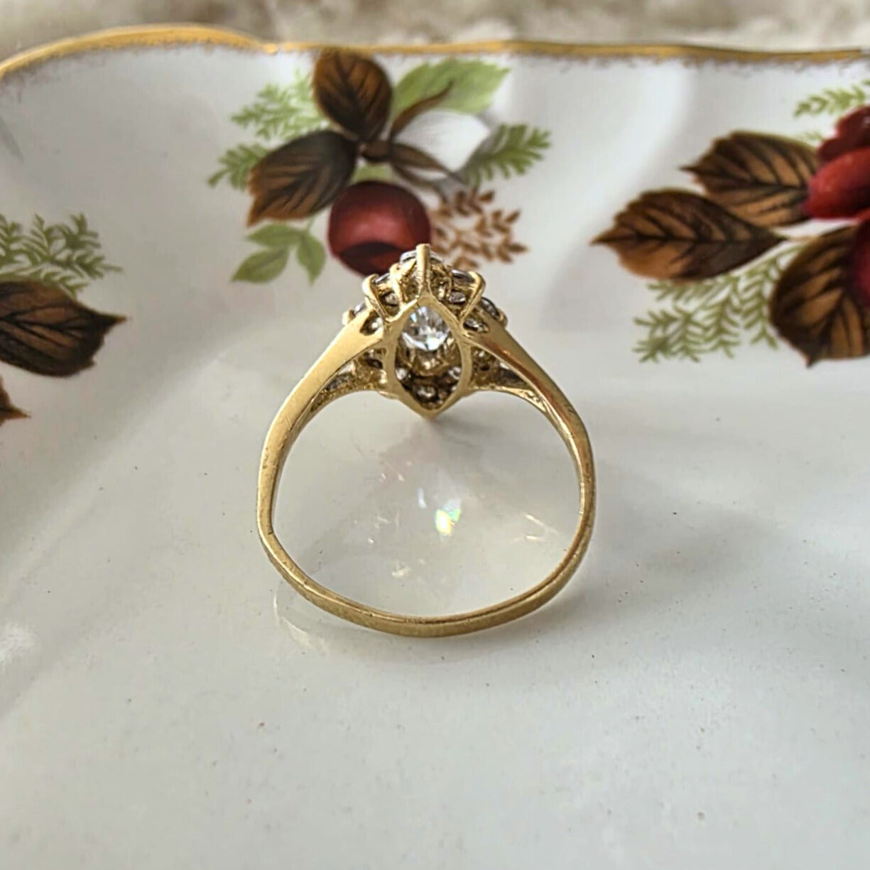 Vintage 14k gold ring with white quartz