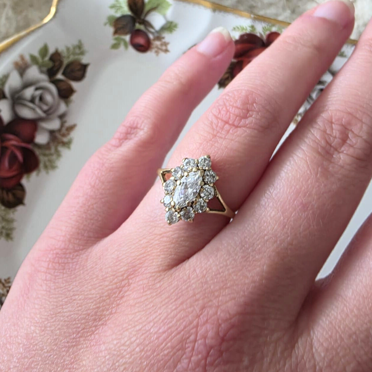 Vintage 14k gold ring with white quartz