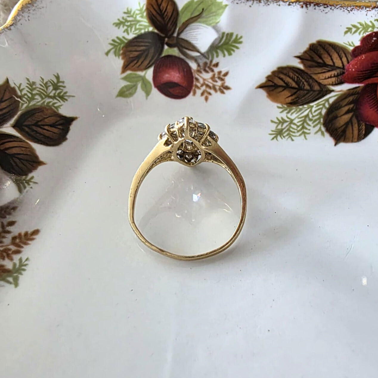 Vintage 14k gold ring with white quartz