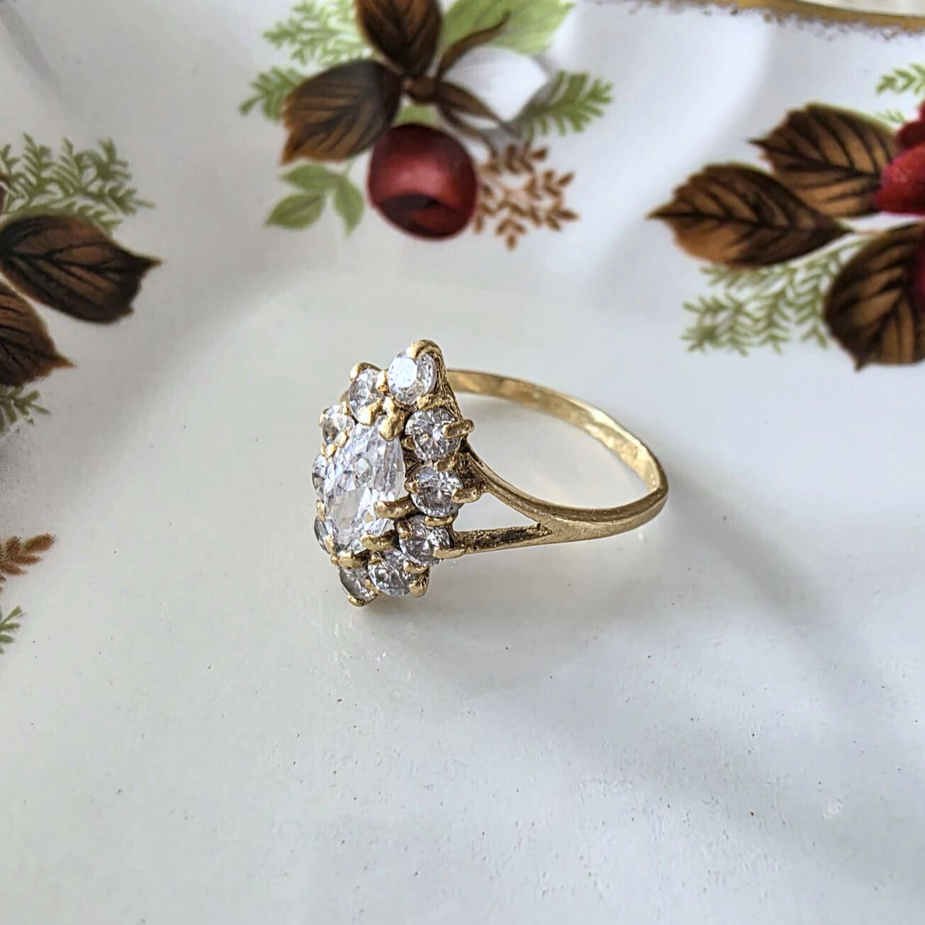 Vintage 14k gold ring with white quartz