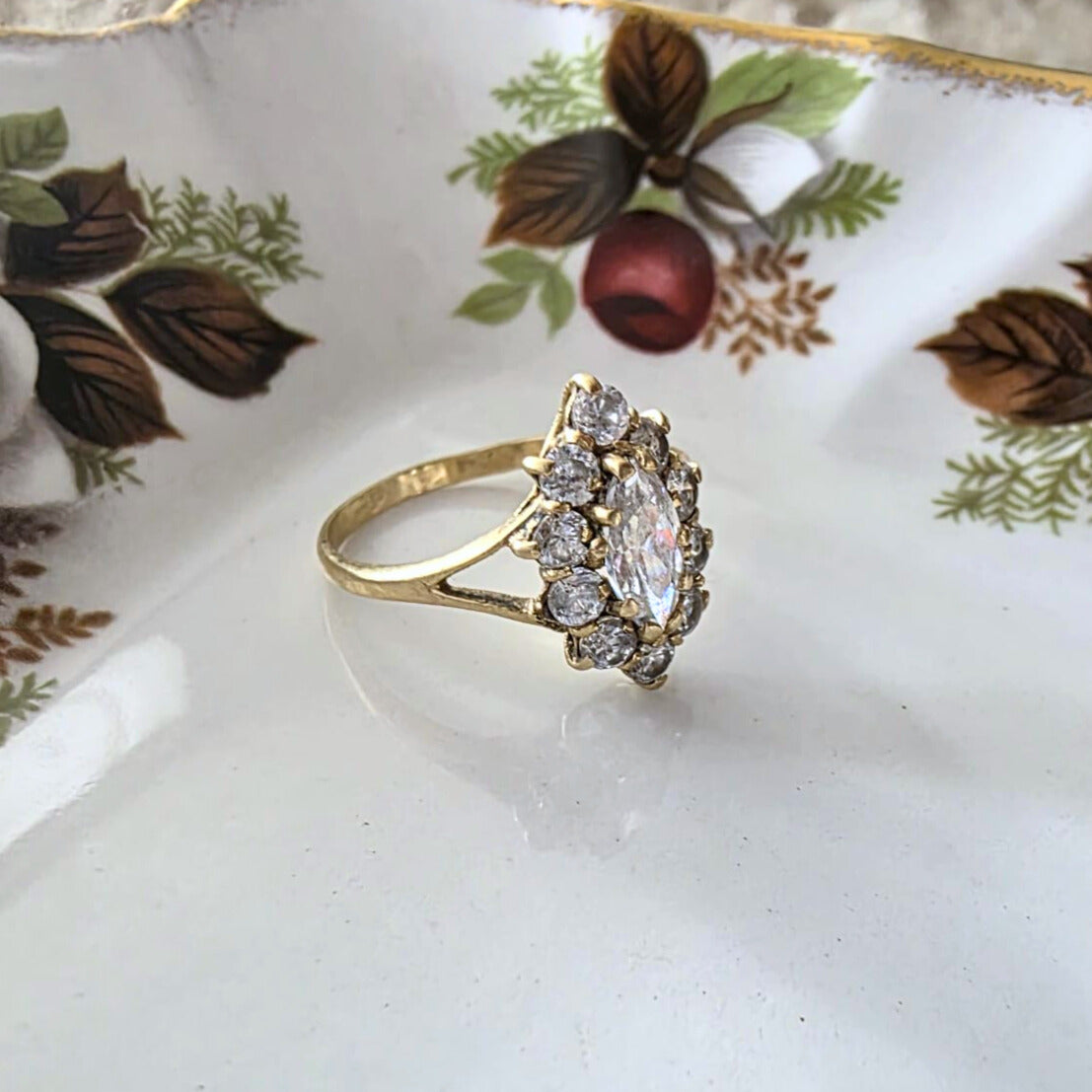 Vintage 14k gold ring with white quartz