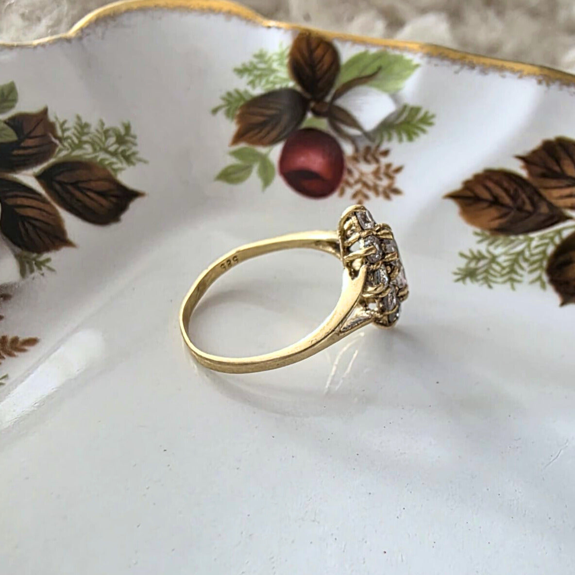 Vintage 14k gold ring with white quartz