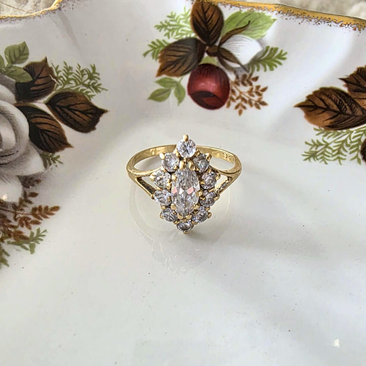Vintage 14k gold ring with white quartz