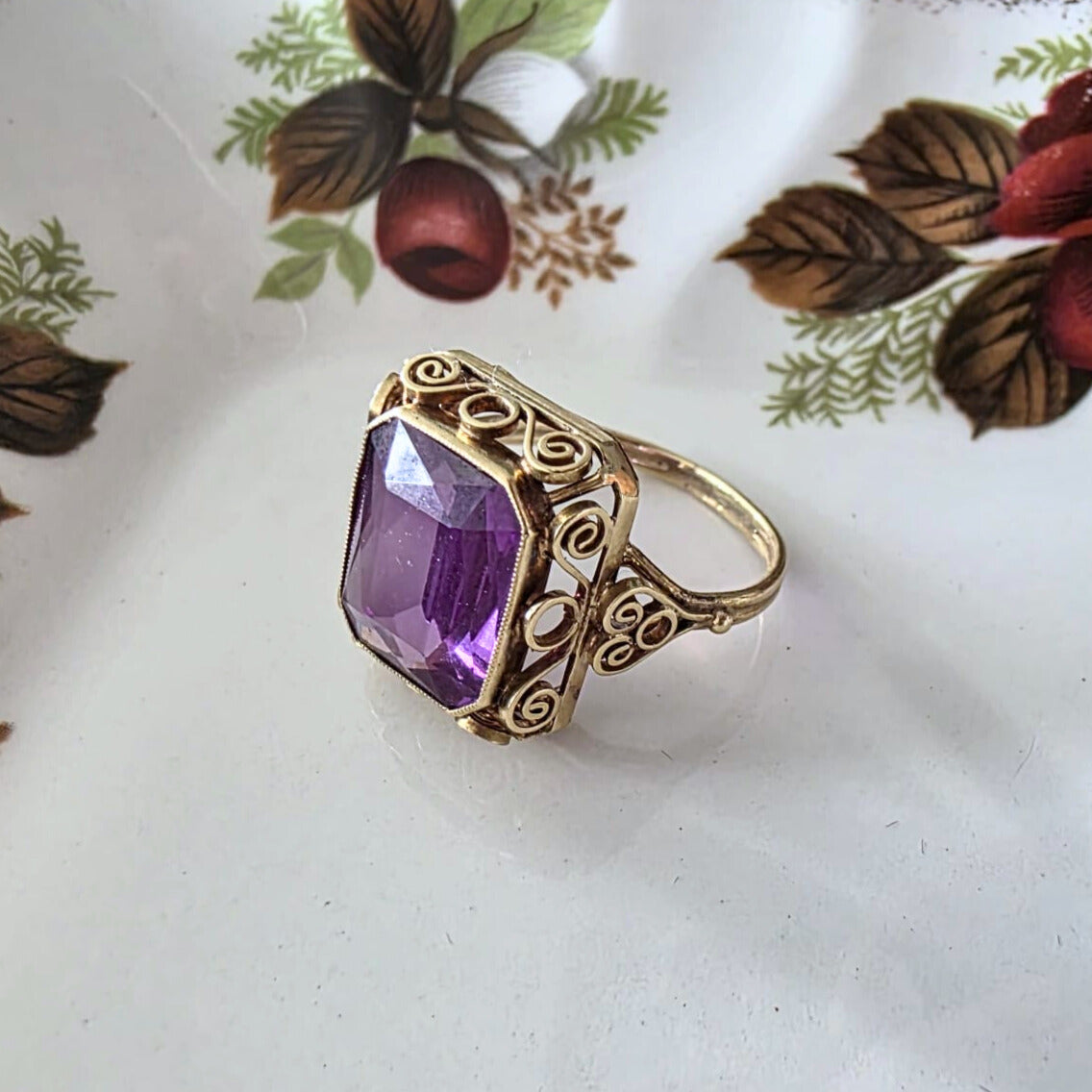 Vintage 14k gold ring with alexandrite filigree