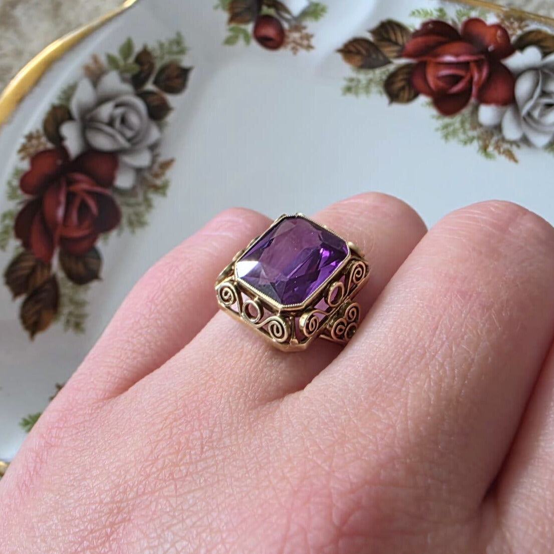 Vintage 14k gold ring with alexandrite filigree