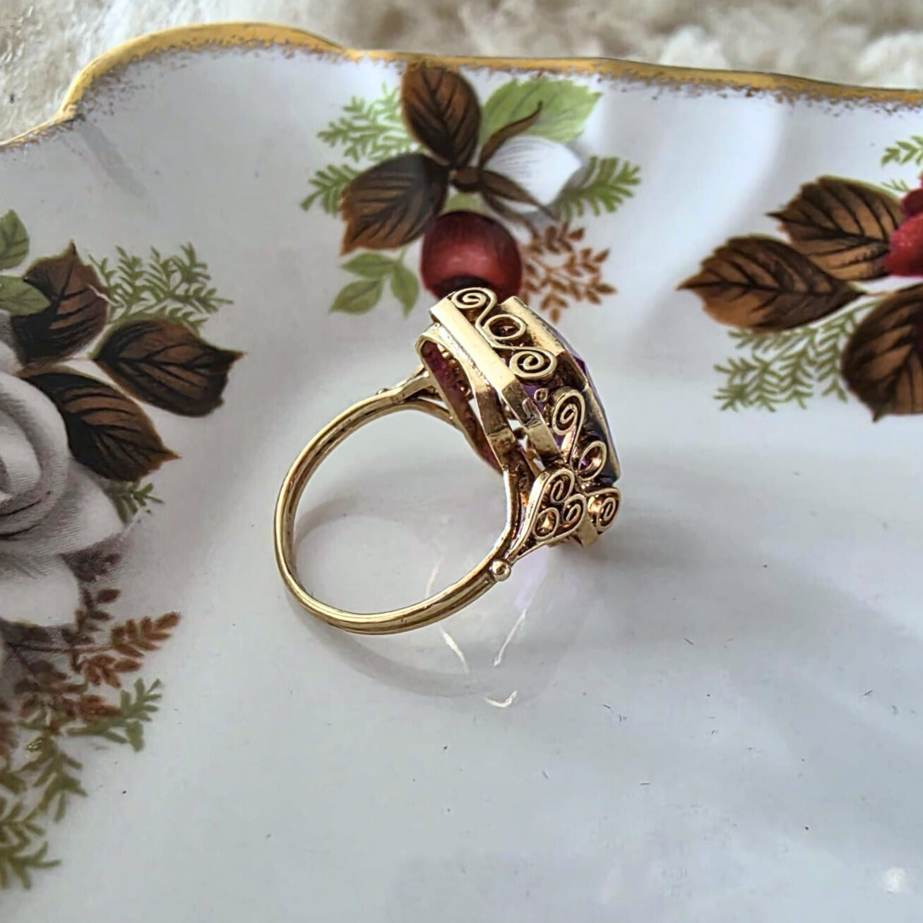 Vintage 14k gold ring with alexandrite filigree