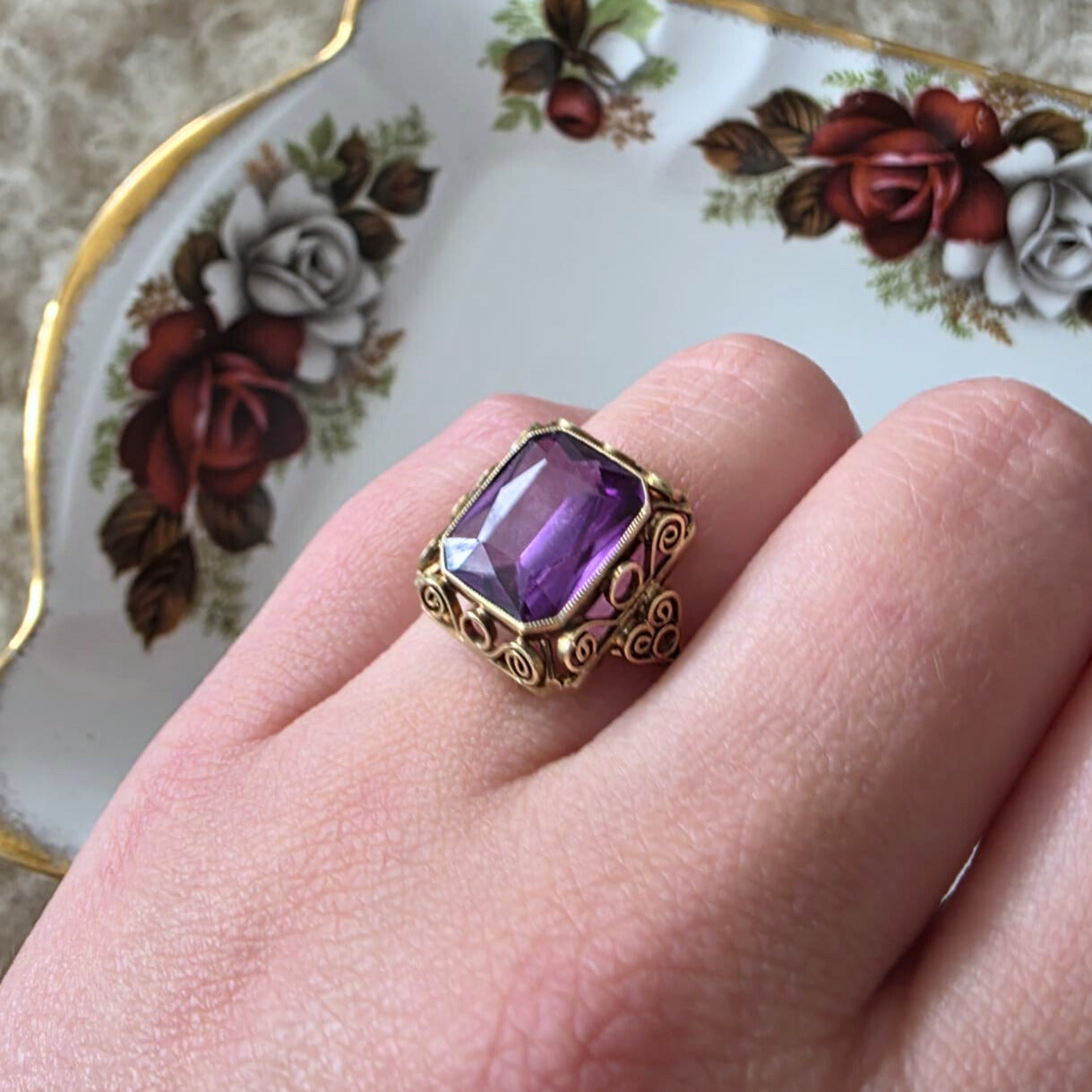 Vintage 14k gold ring with alexandrite filigree