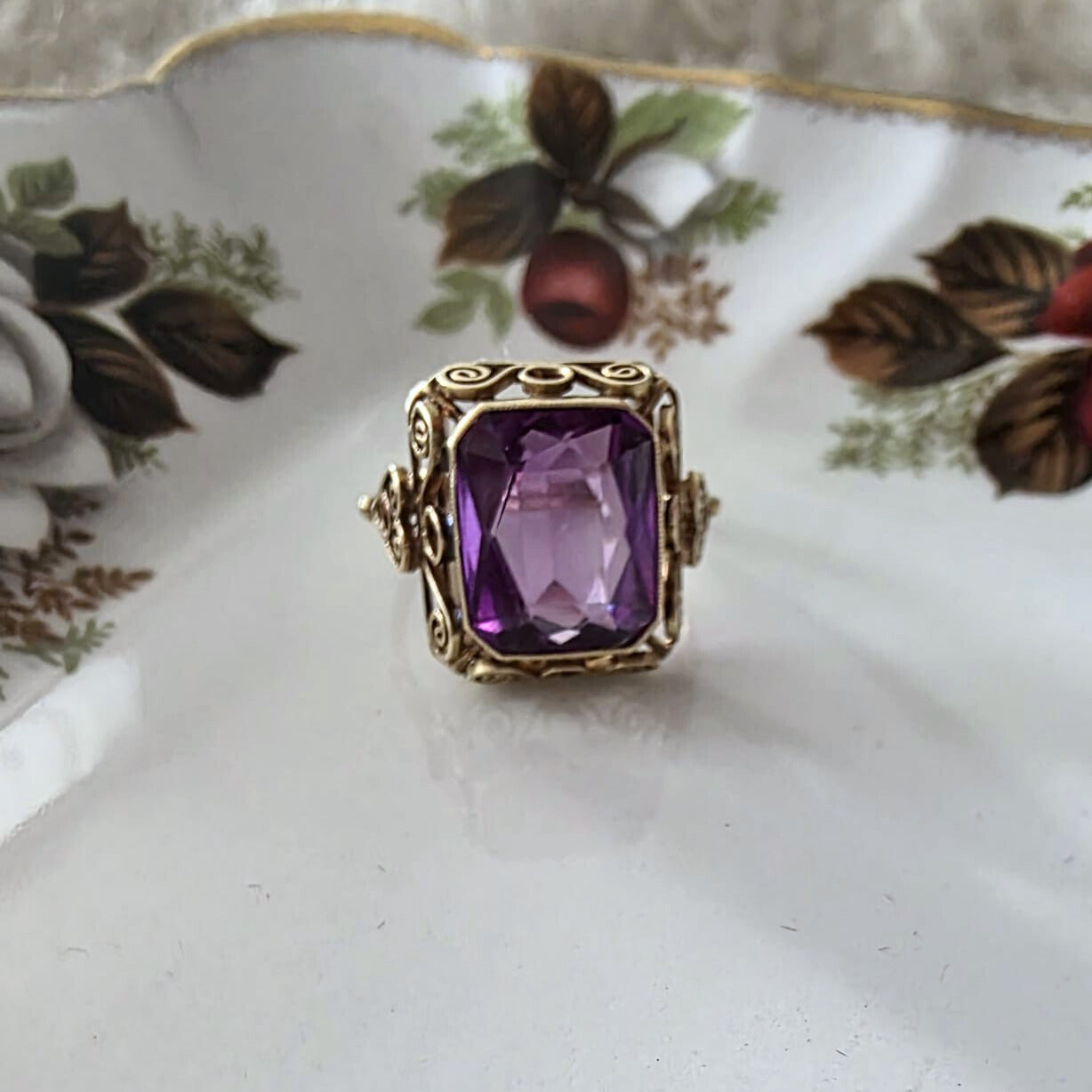 Vintage 14k gold ring with alexandrite filigree