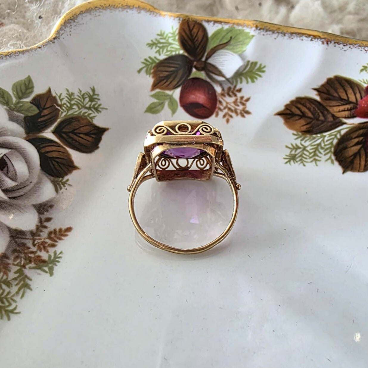 Vintage 14k gold ring with alexandrite filigree