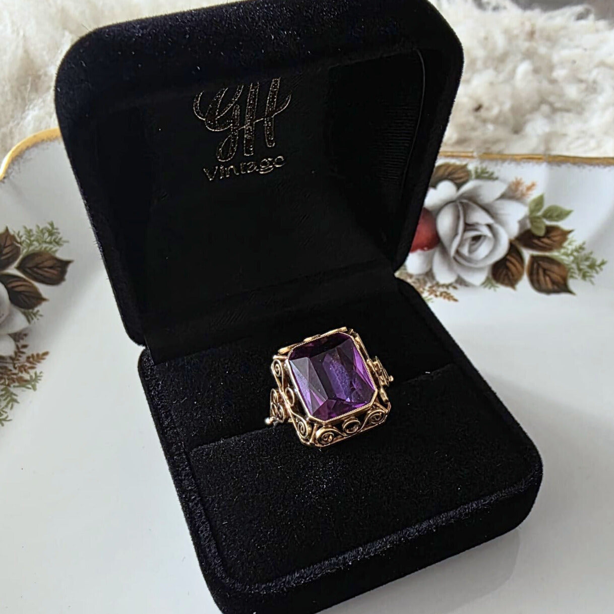 Vintage 14k gold ring with alexandrite filigree