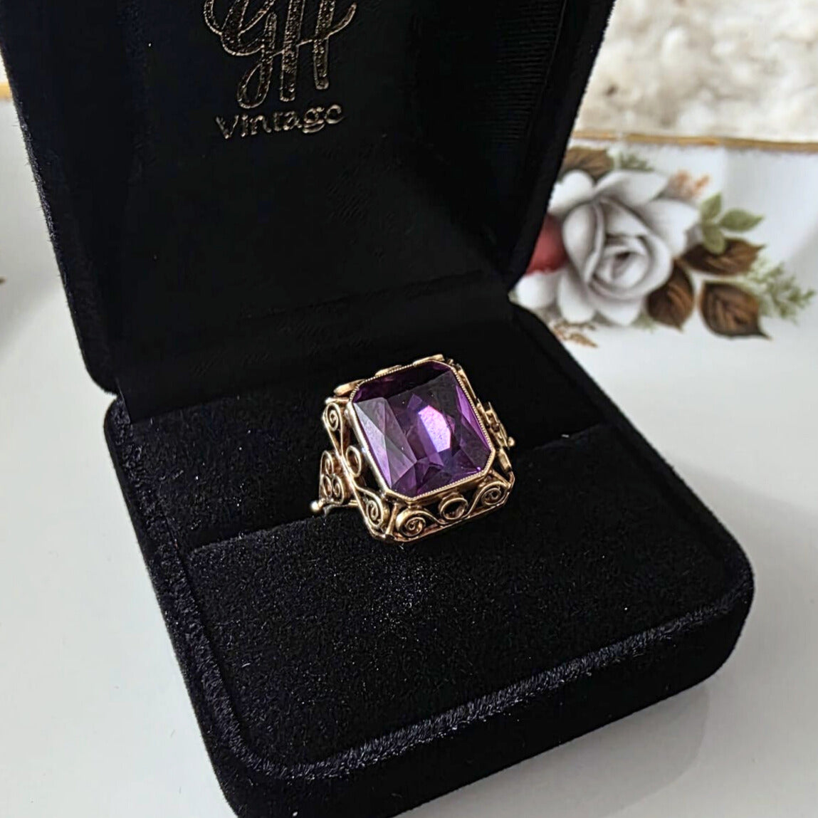 Vintage 14k gold ring with alexandrite filigree