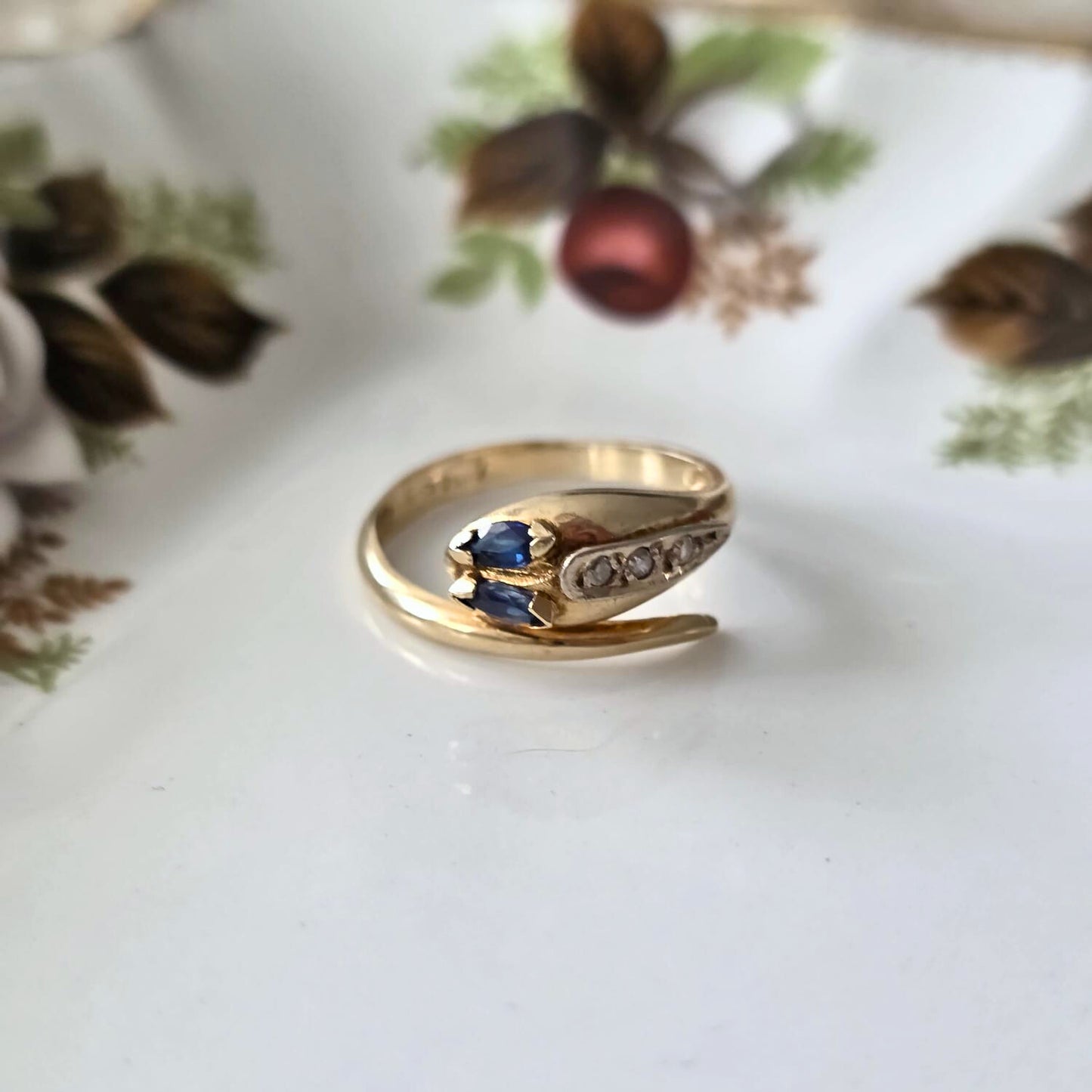 Vintage 14k gouden slang ring met saffier en diamant