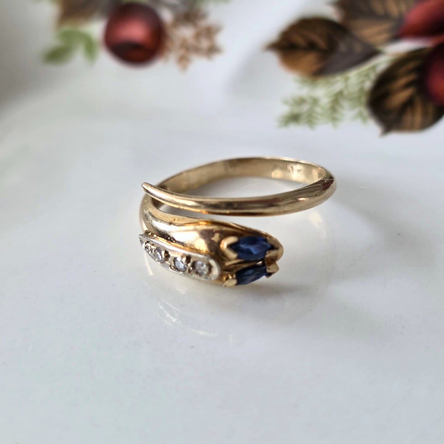 Vintage 14k gouden slang ring met saffier en diamant