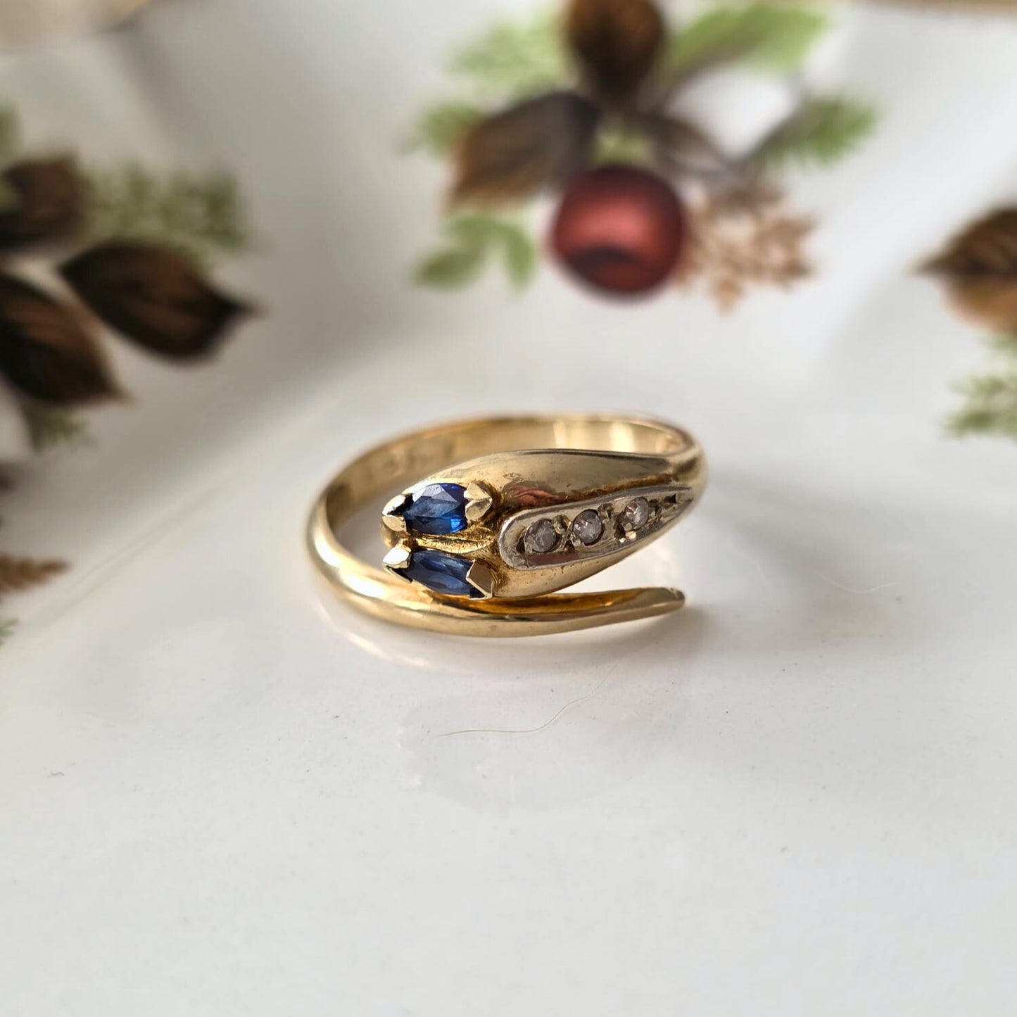 Vintage 14k gouden slang ring met saffier en diamant