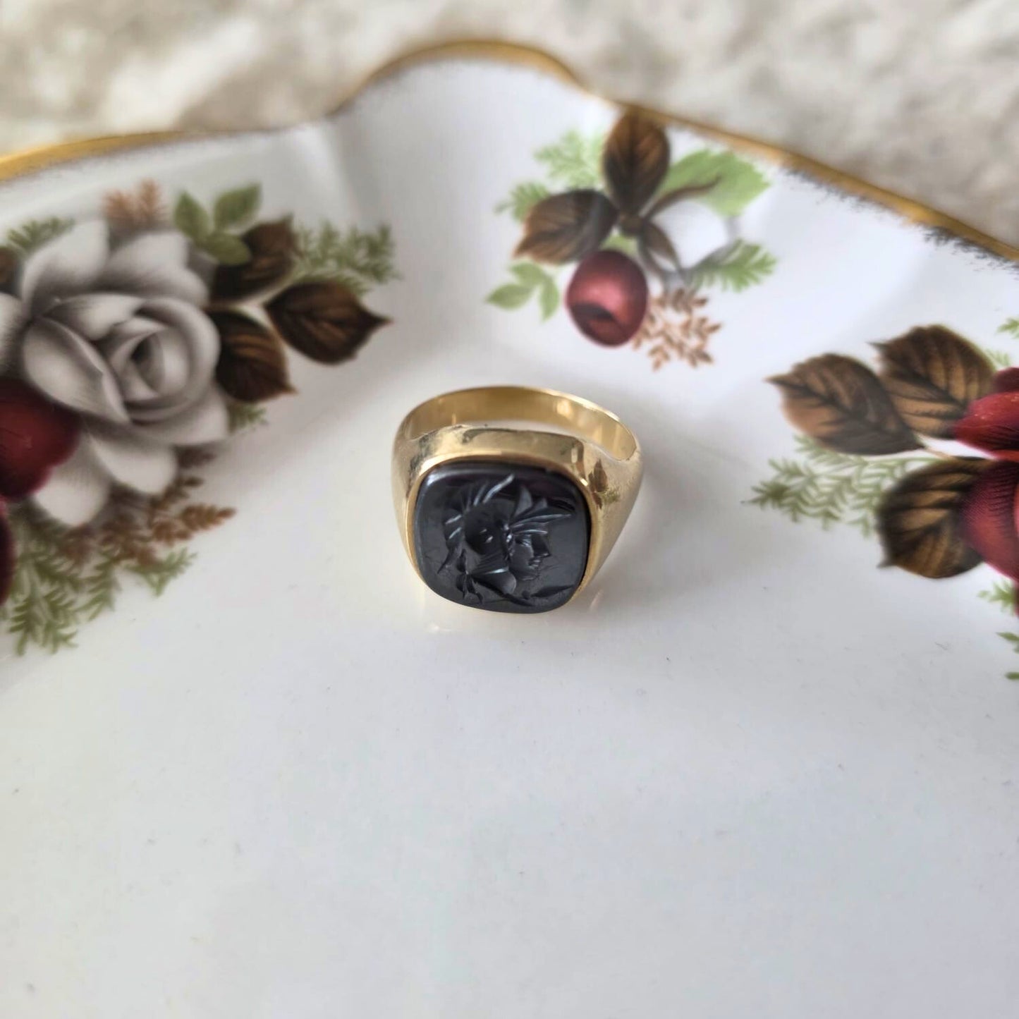 Vintage 14k gold signet ring with hematite intaglio