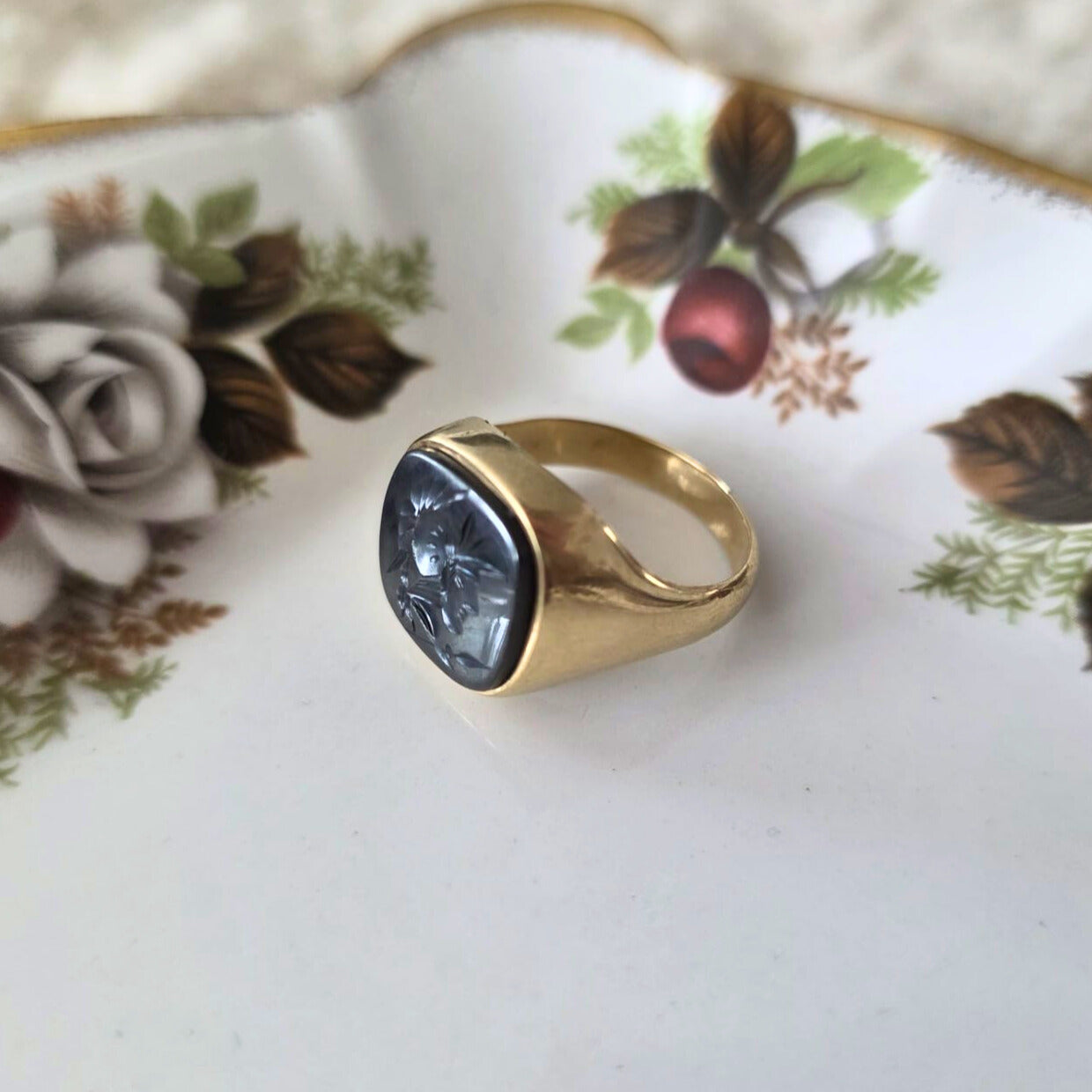 Vintage 14k gold signet ring with hematite intaglio
