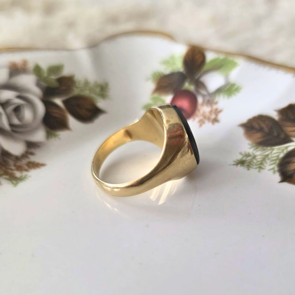 Vintage 14k gold signet ring with hematite intaglio