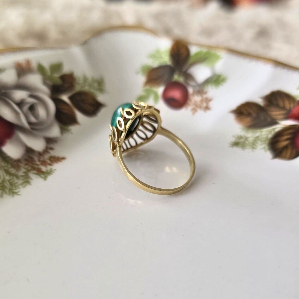 Vintage 14k gold ring with malachite