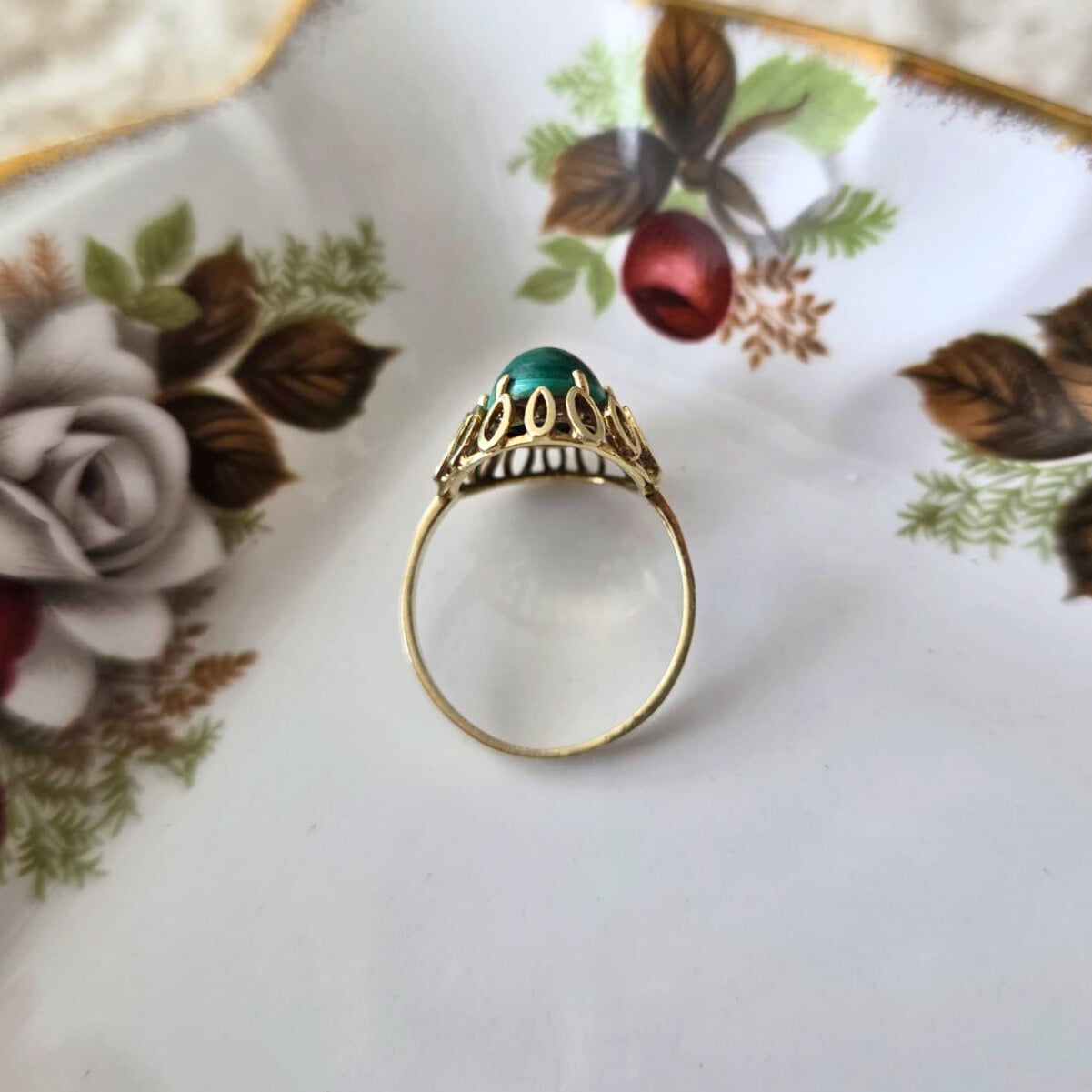 Vintage 14k gold ring with malachite
