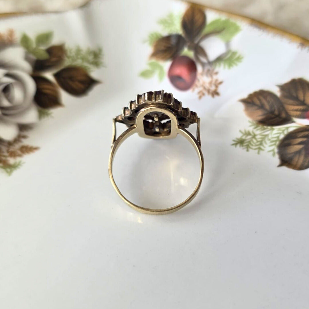 Vintage 14k gold ring with garnet cluster