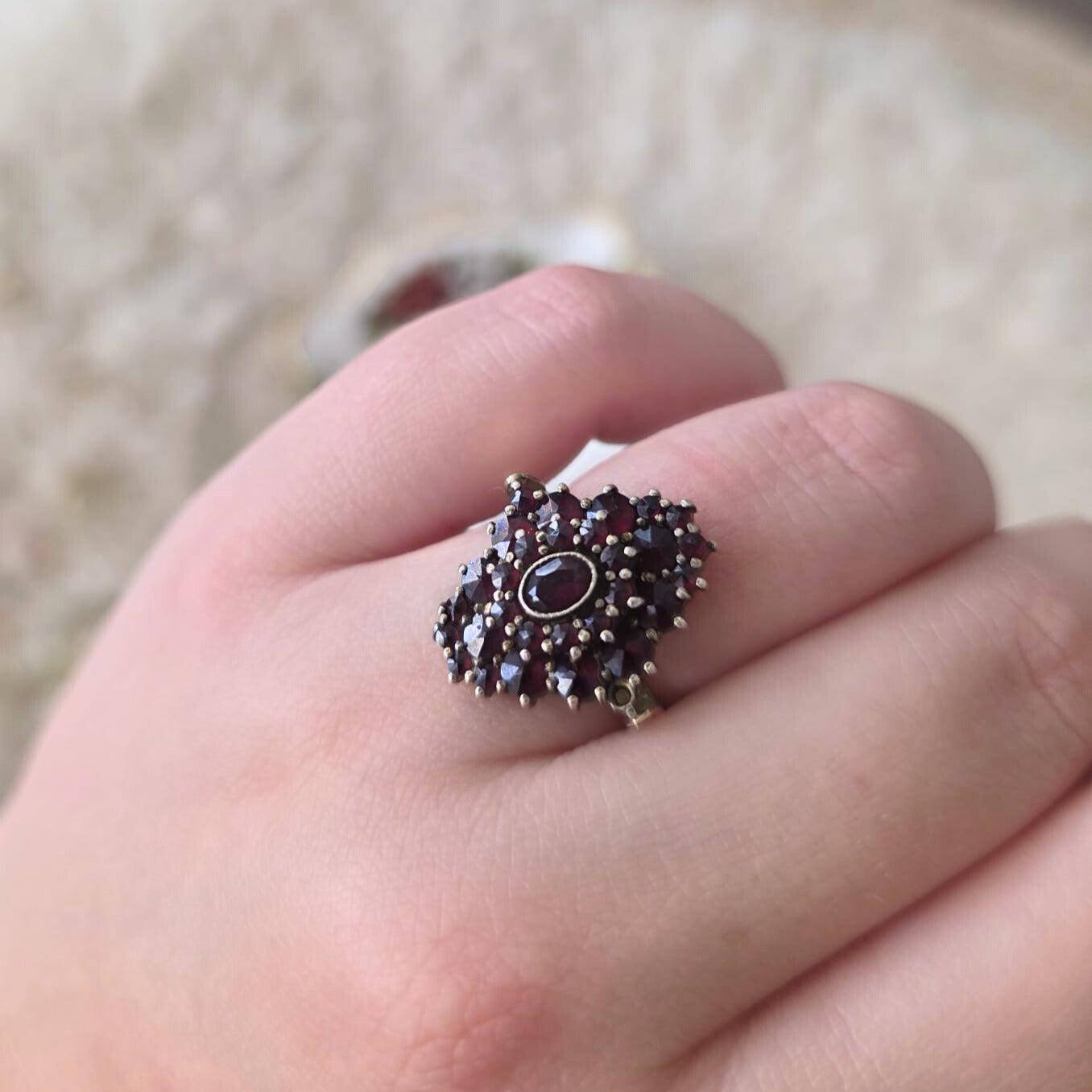Vintage 14k gold ring with garnet cluster