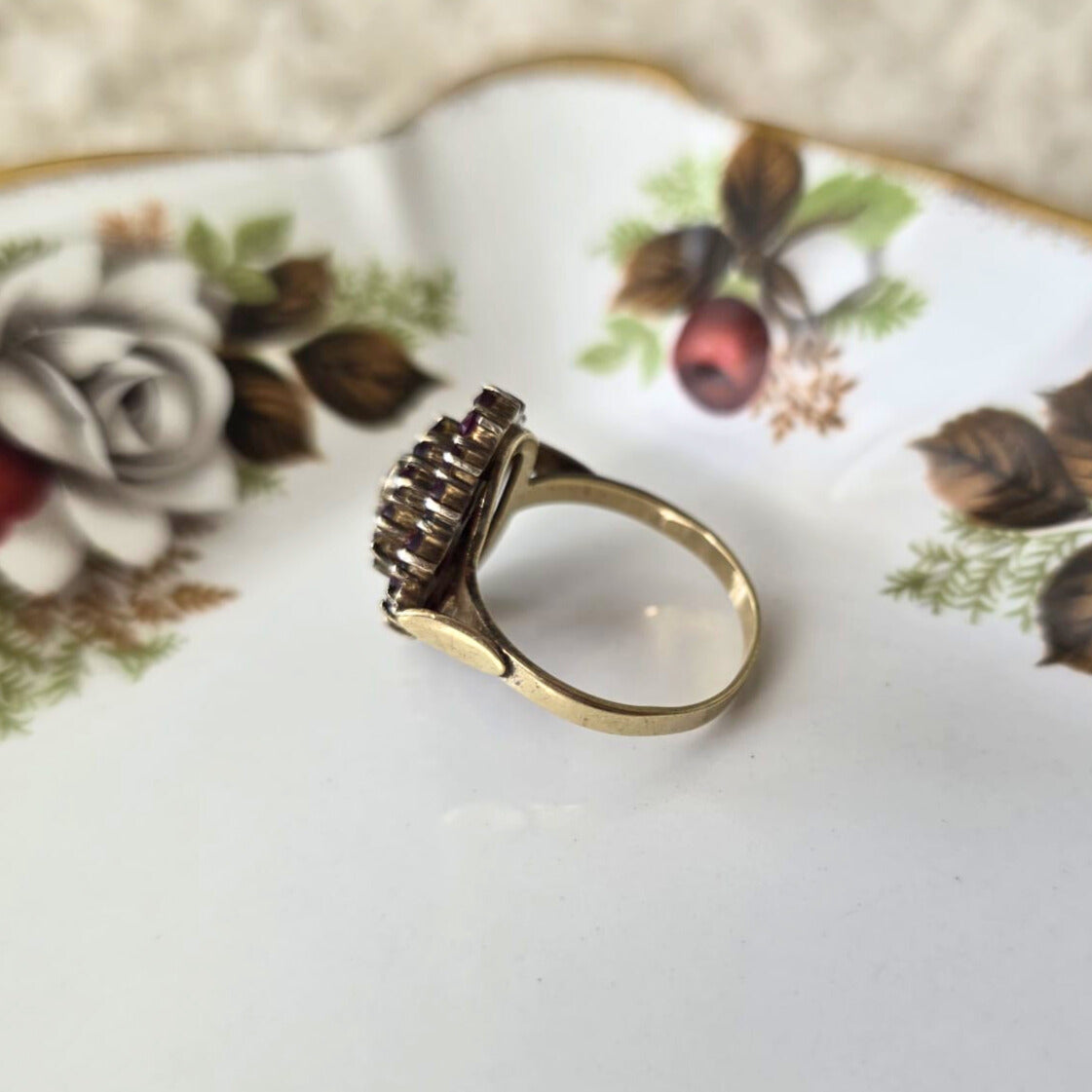 Vintage 14k gold ring with garnet cluster