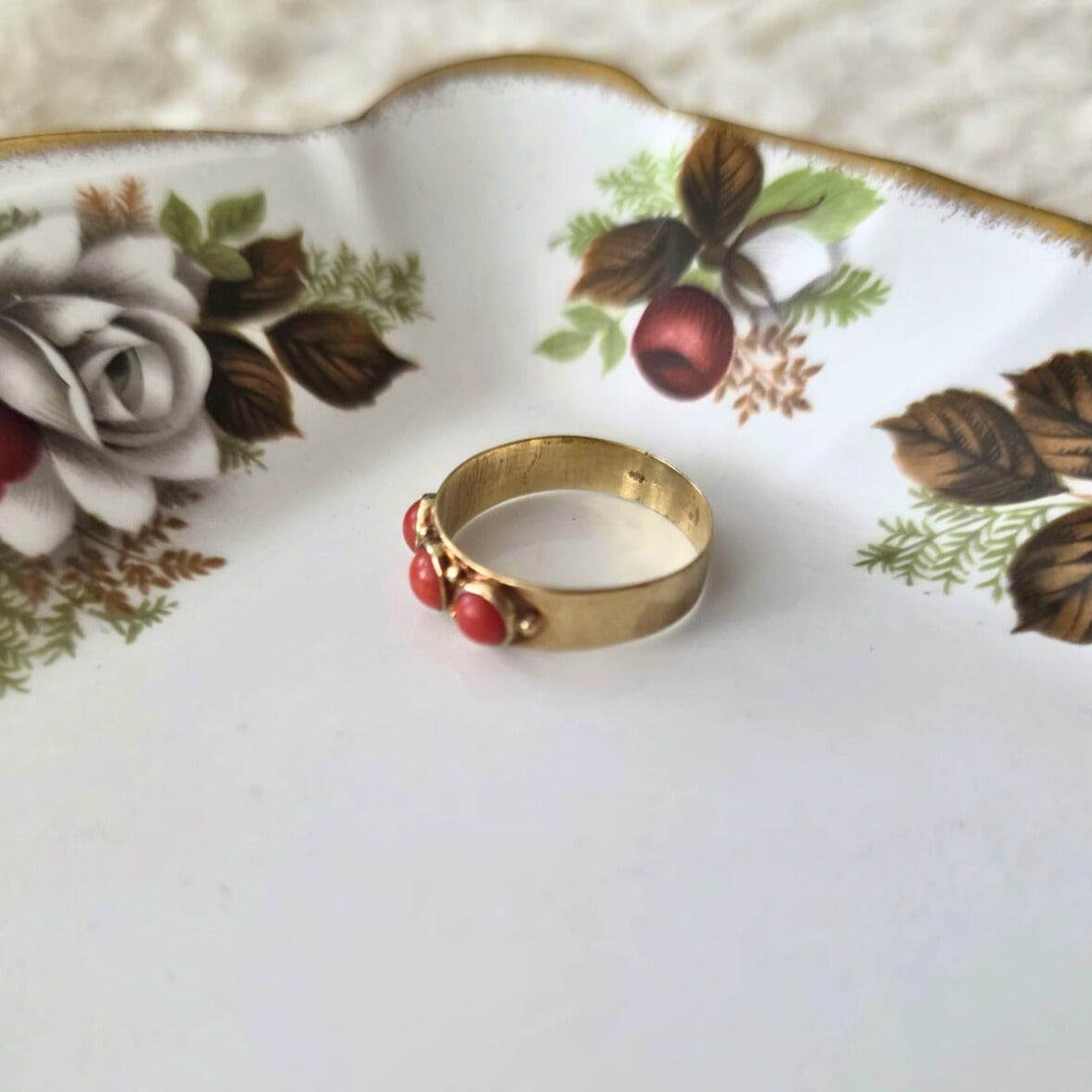 Vintage 14k gouden ring met bloedkoraal