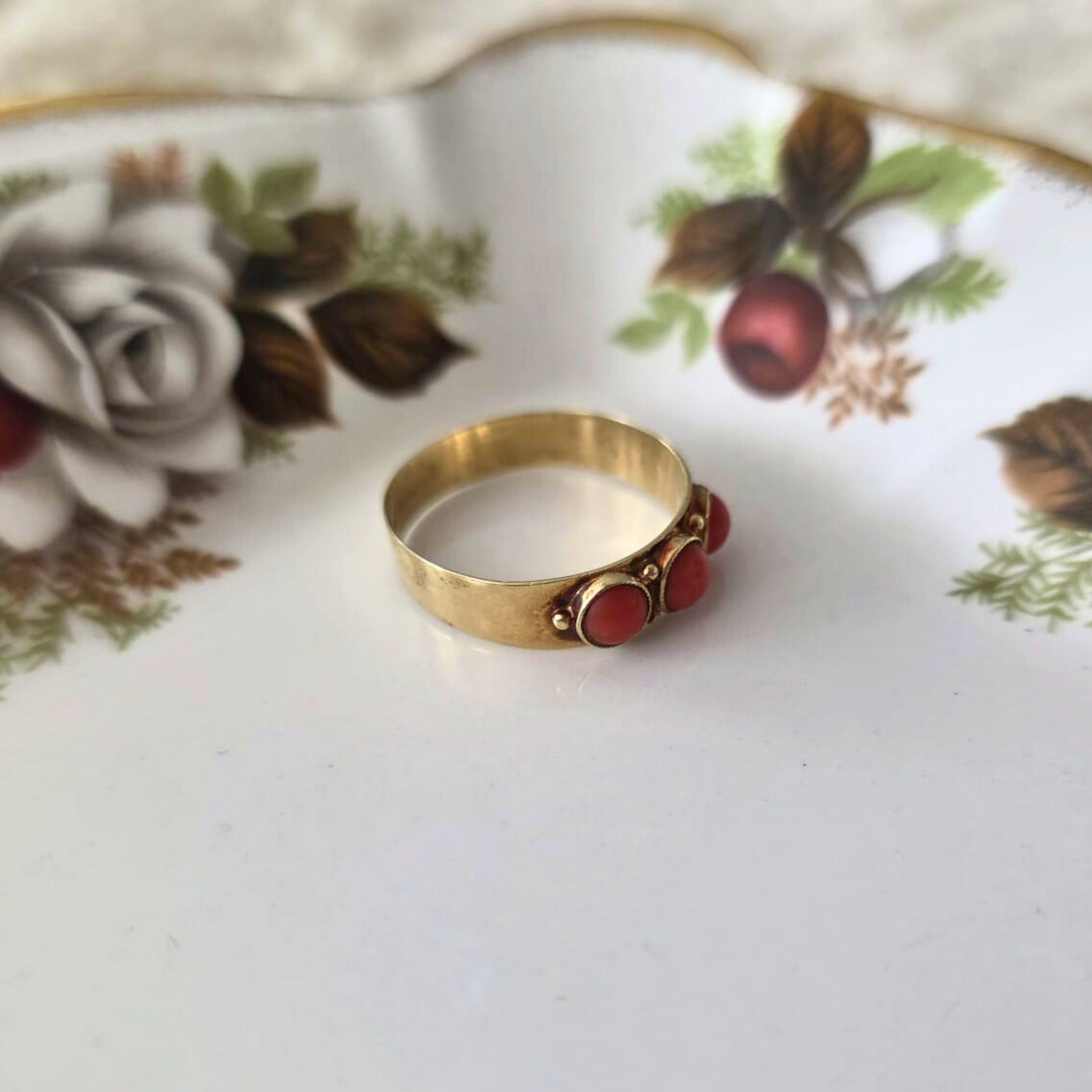 Vintage 14k gouden ring met bloedkoraal