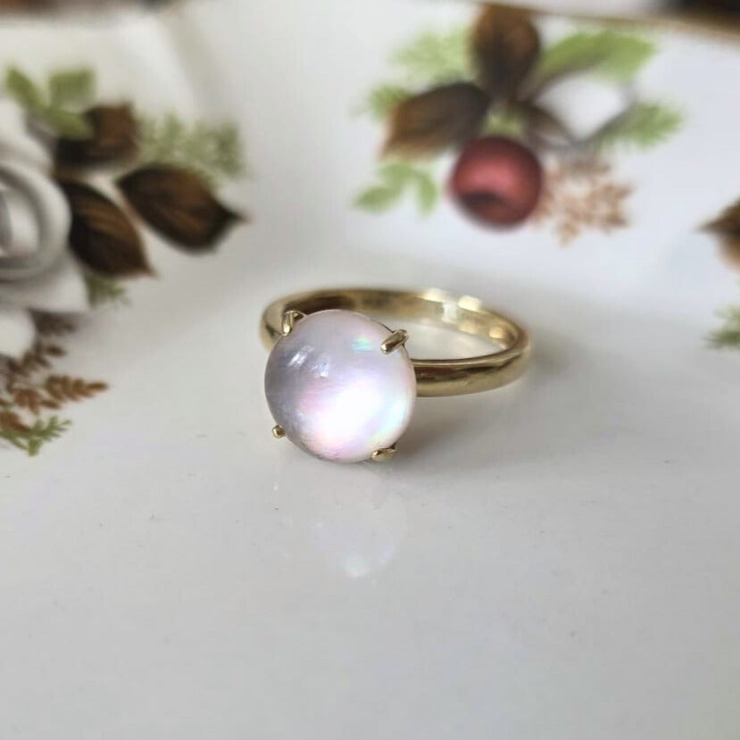 Pre-owned 14k gold ring with moonstone