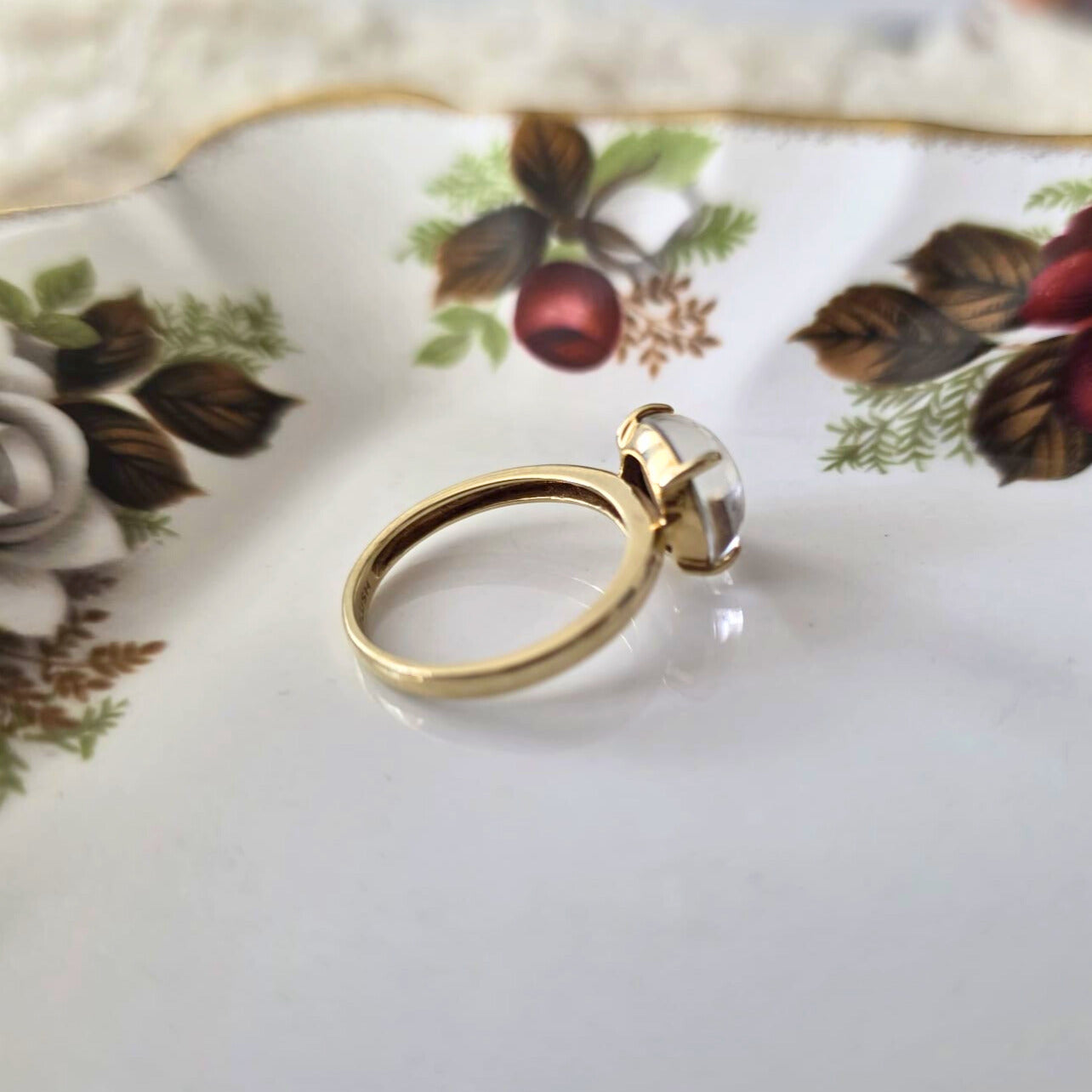 Pre-owned 14k gold ring with moonstone