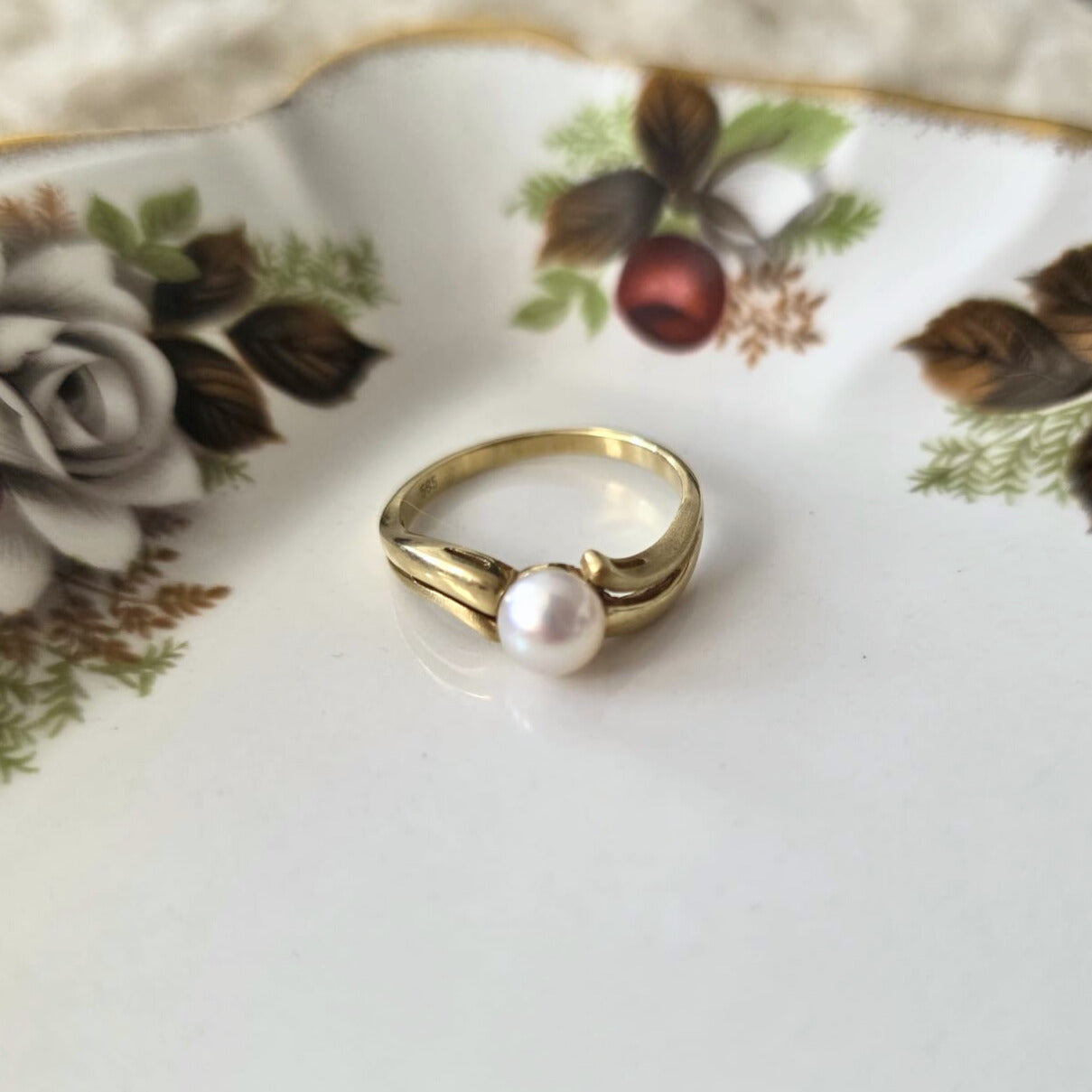 Vintage 14k gold ring with pearl