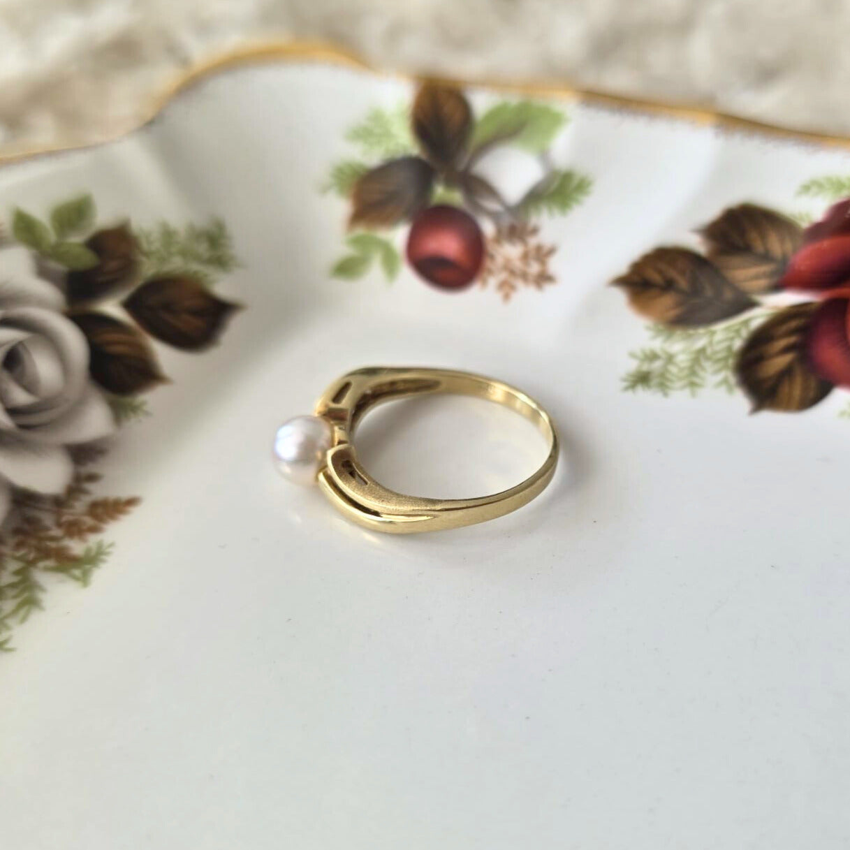 Vintage 14k gold ring with pearl