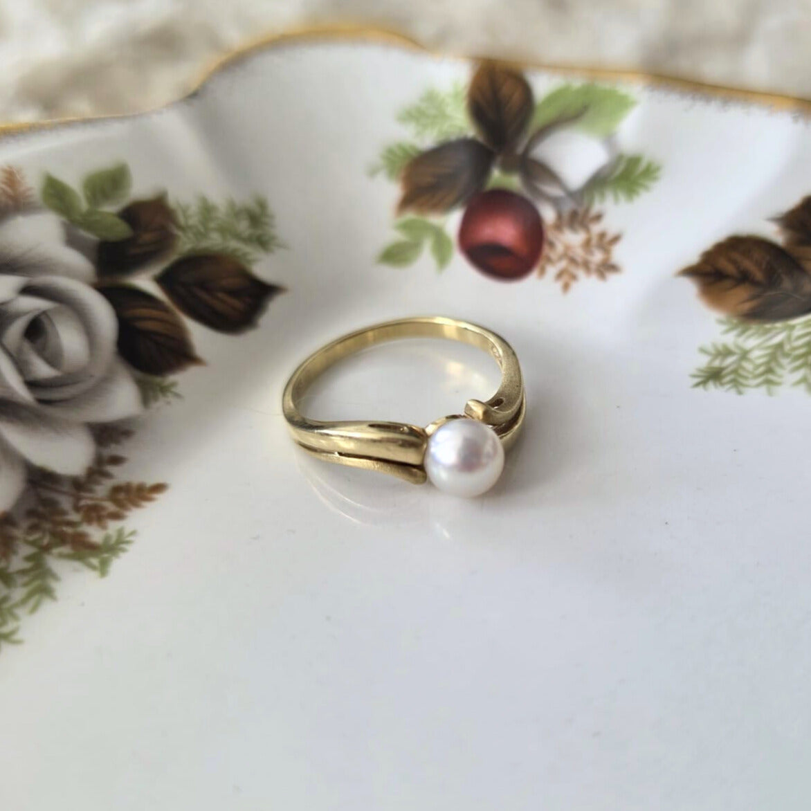Vintage 14k gold ring with pearl