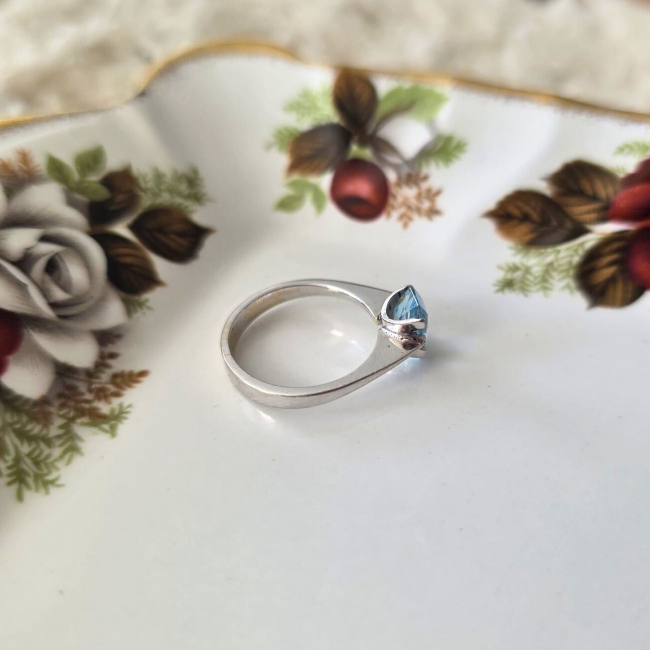Vintage 14k white gold ring with aquamarine