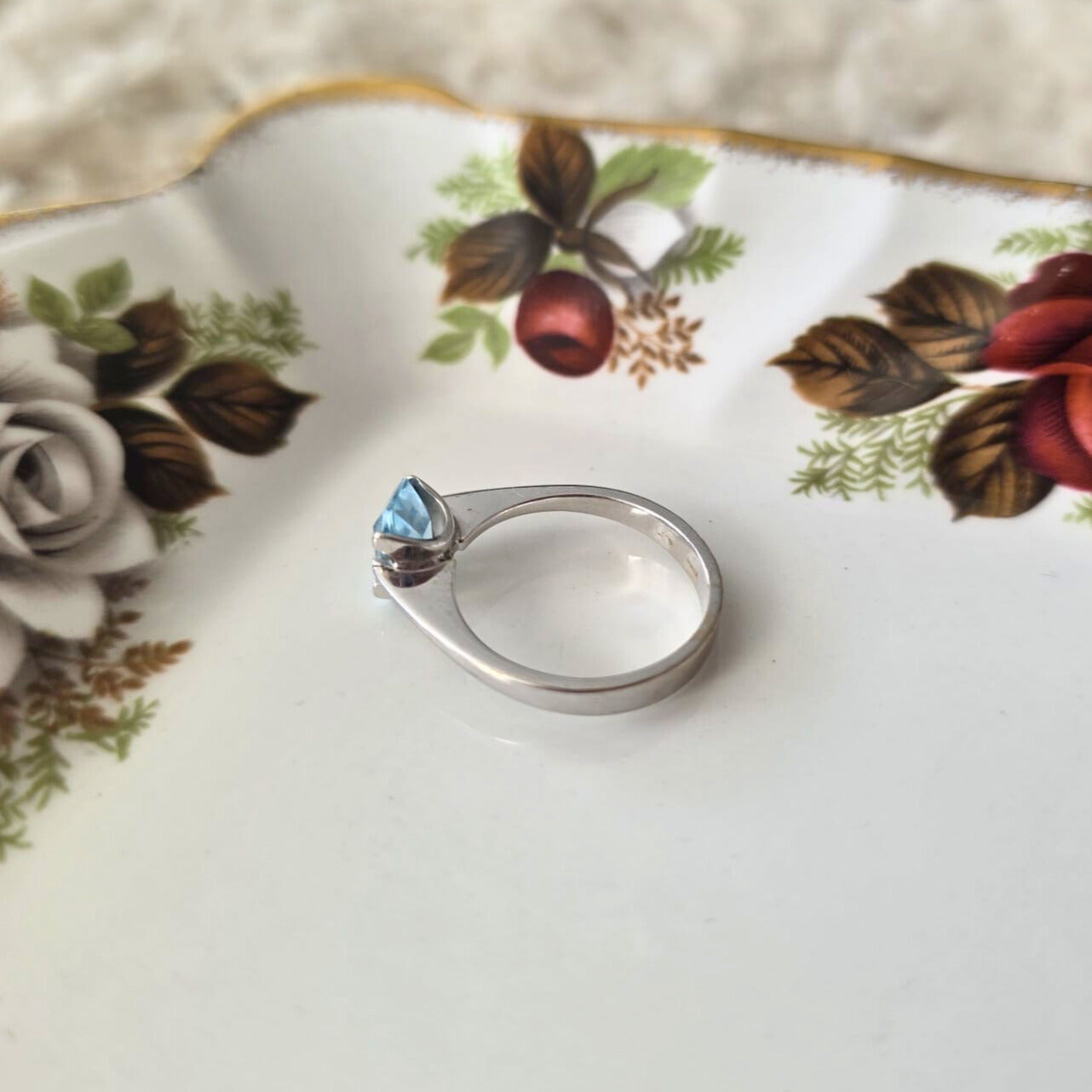 Vintage 14k white gold ring with aquamarine
