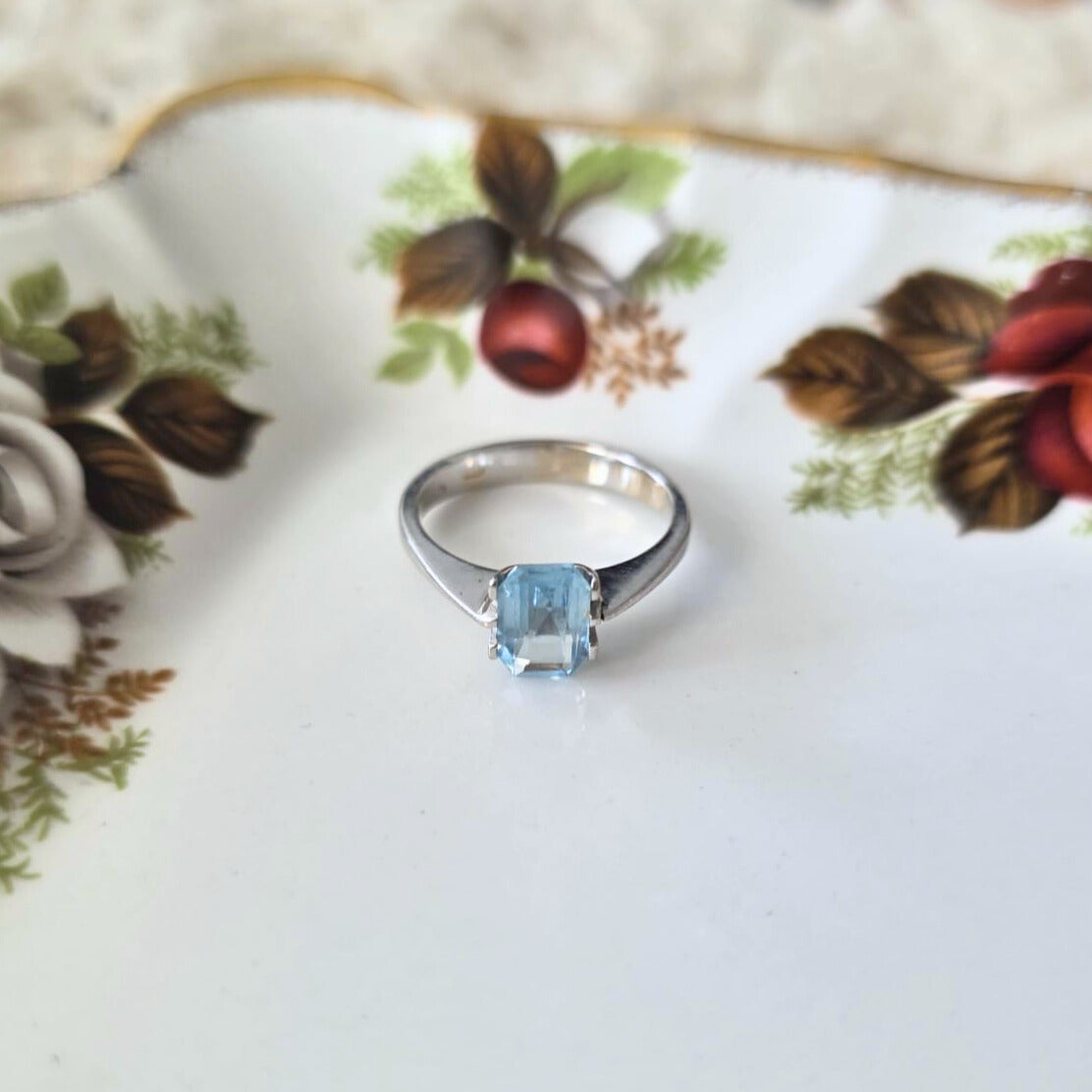 Vintage 14k white gold ring with aquamarine