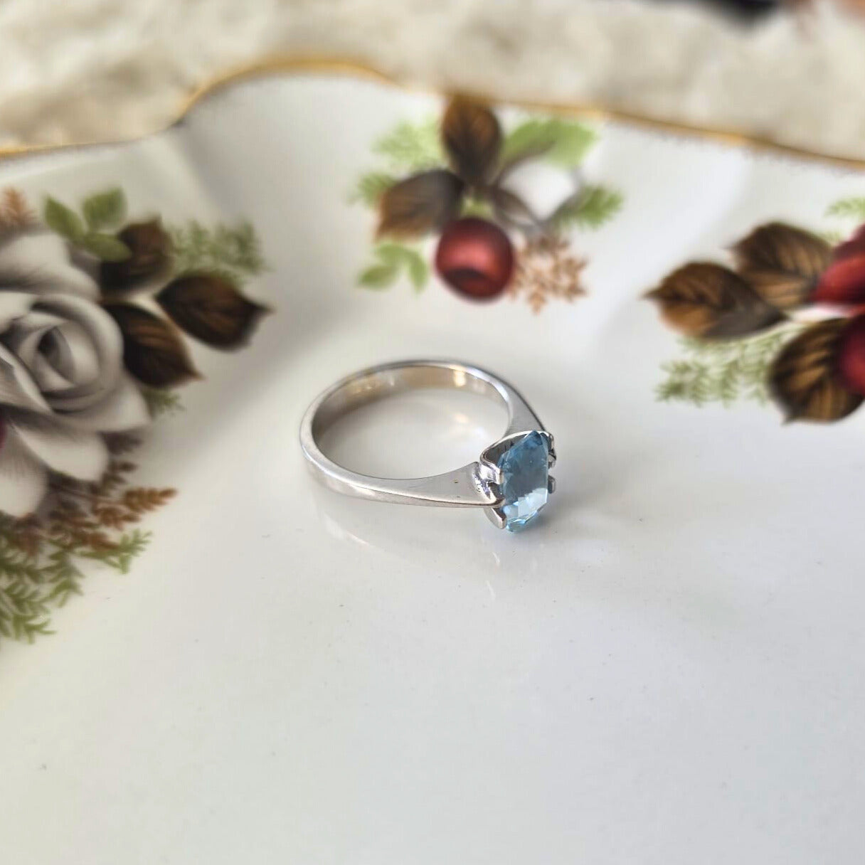 Vintage 14k white gold ring with aquamarine