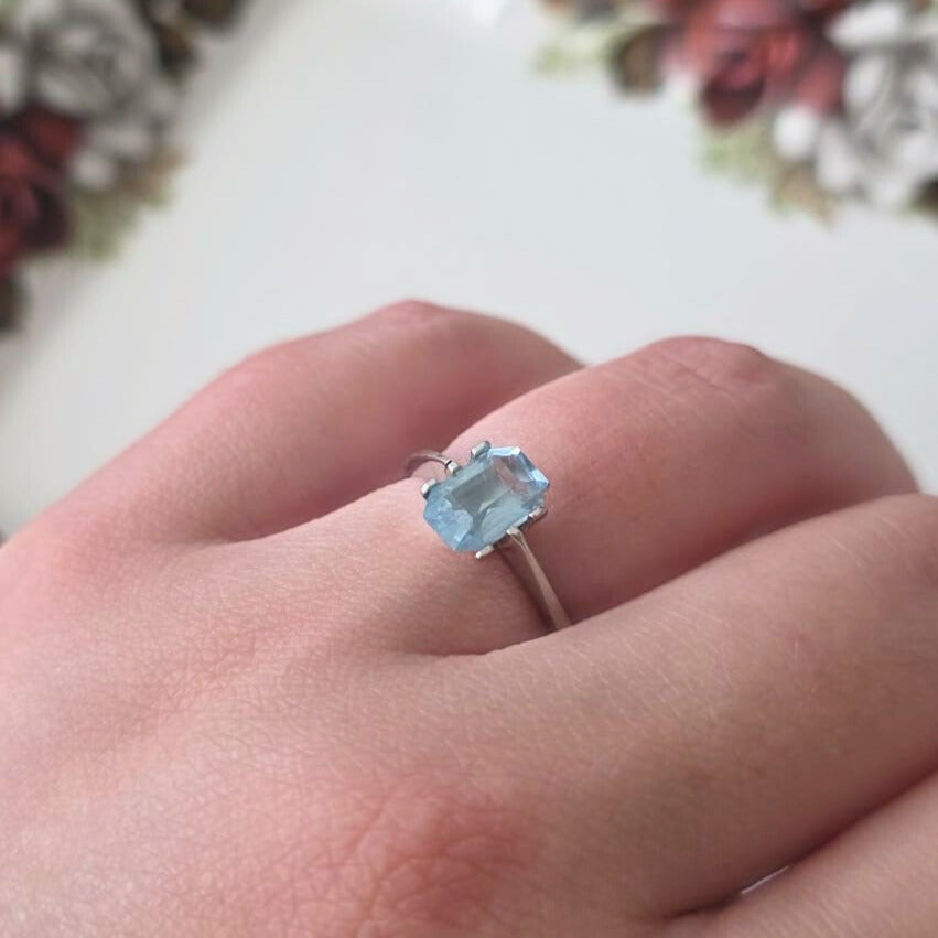 Vintage 14k white gold ring with aquamarine