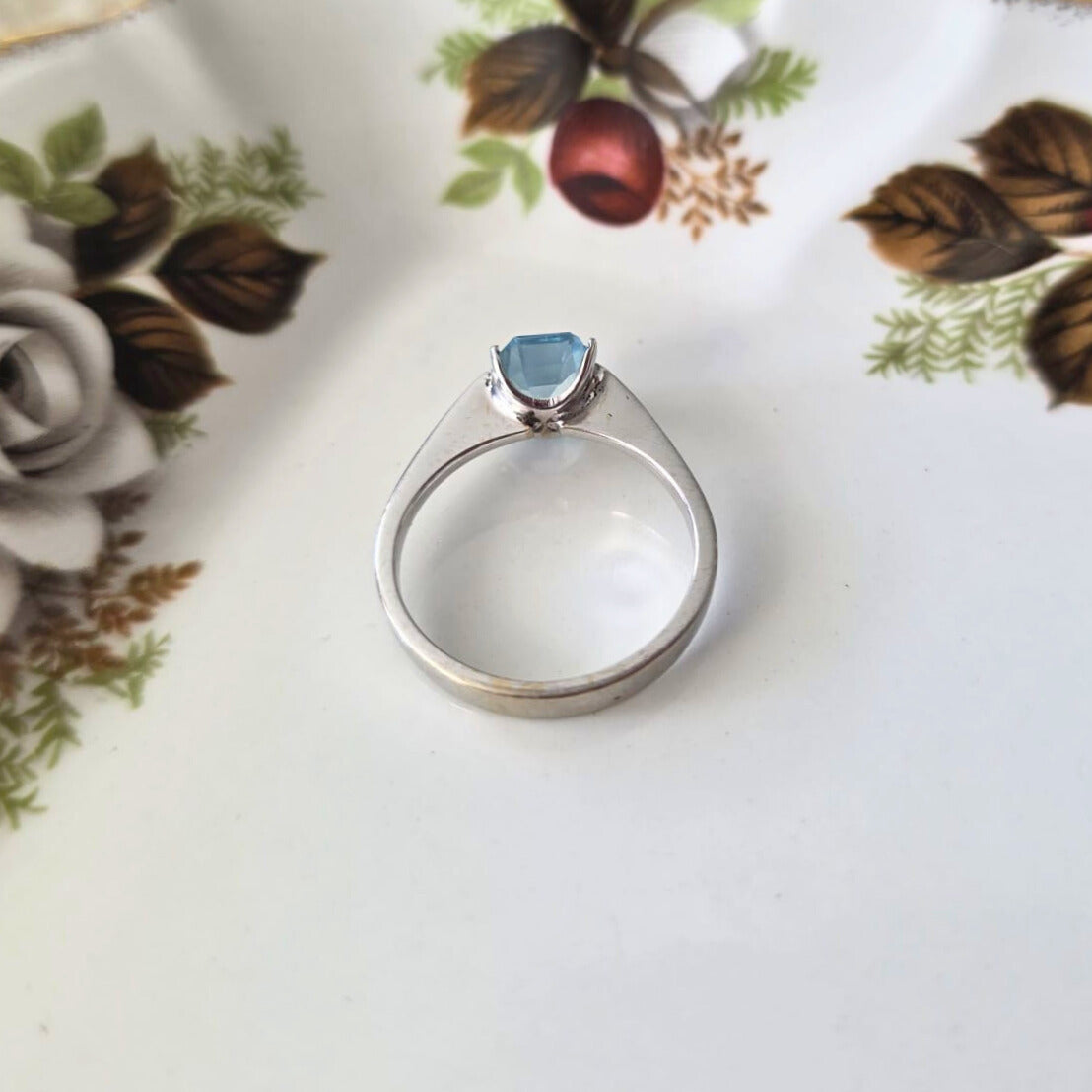 Vintage 14k white gold ring with aquamarine