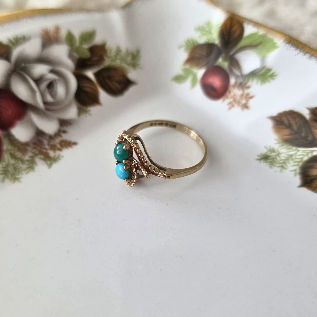 Vintage 9k gold ring with turquoise