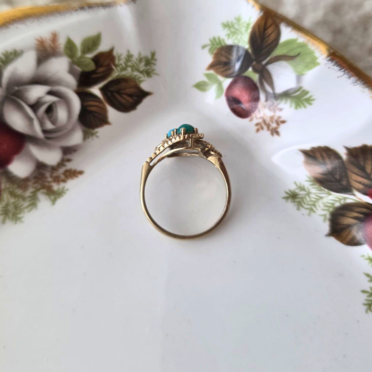 Vintage 9k gold ring with turquoise