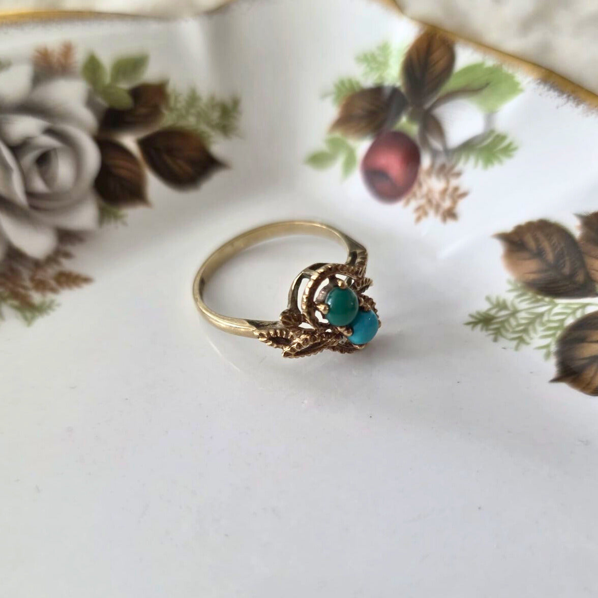 Vintage 9k gold ring with turquoise